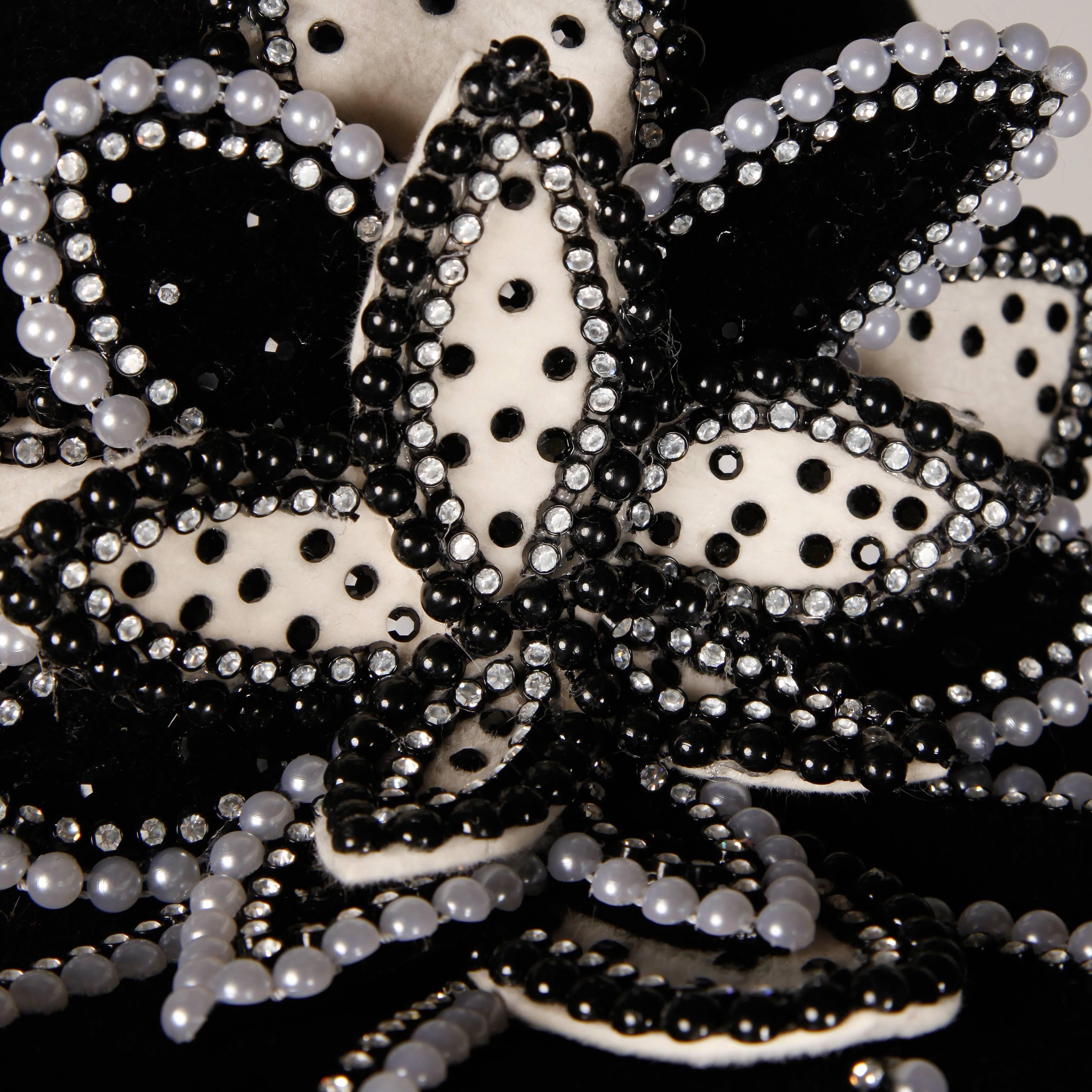 George Zamau'l Vintage Black + White Beaded Flower Embellished Rhinestone Hat In New Condition For Sale In Sparks, NV