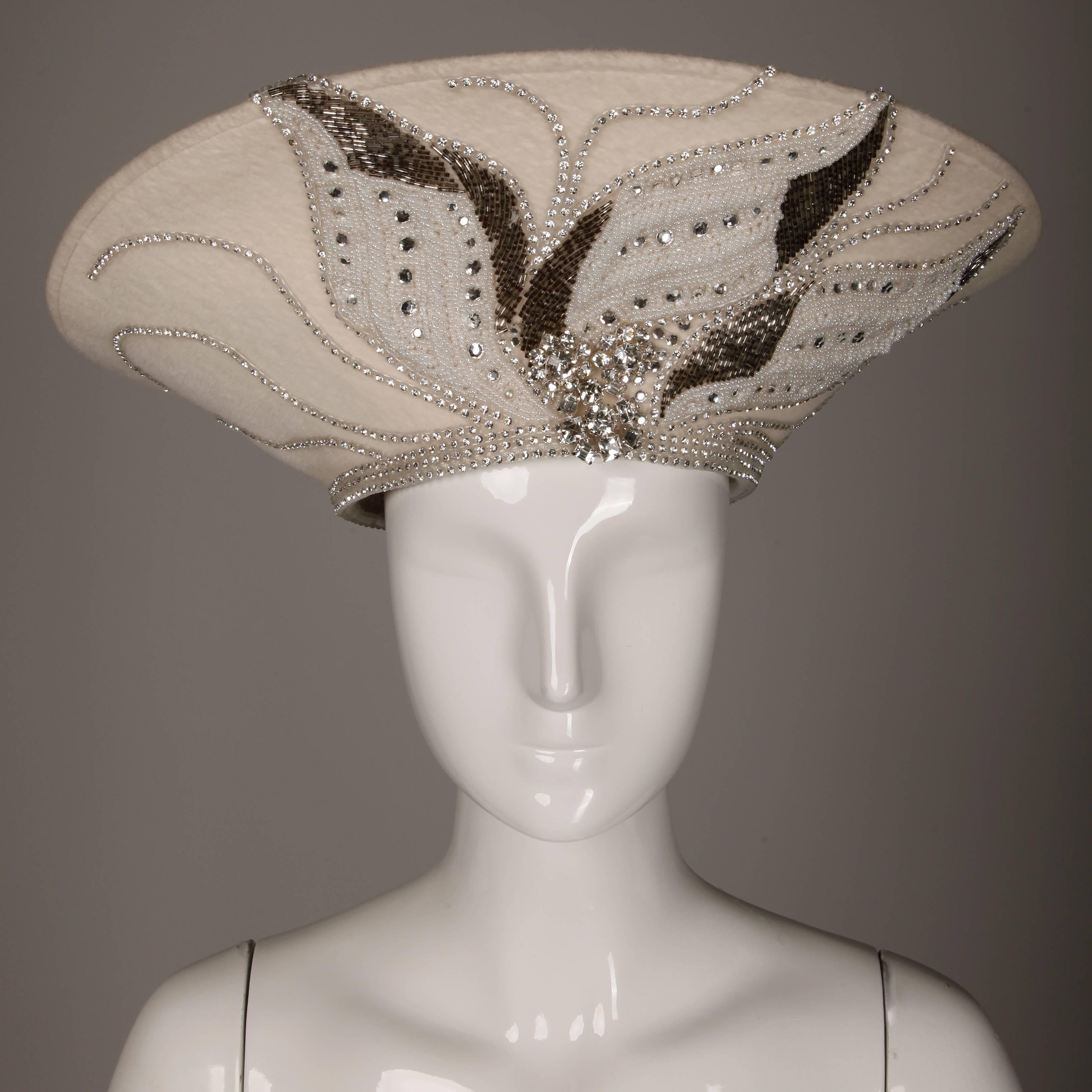 Ungetragen mit Tags George Zamau'l Couture Vintage Hut mit Strasssteinen + Perlen (Braun) im Angebot