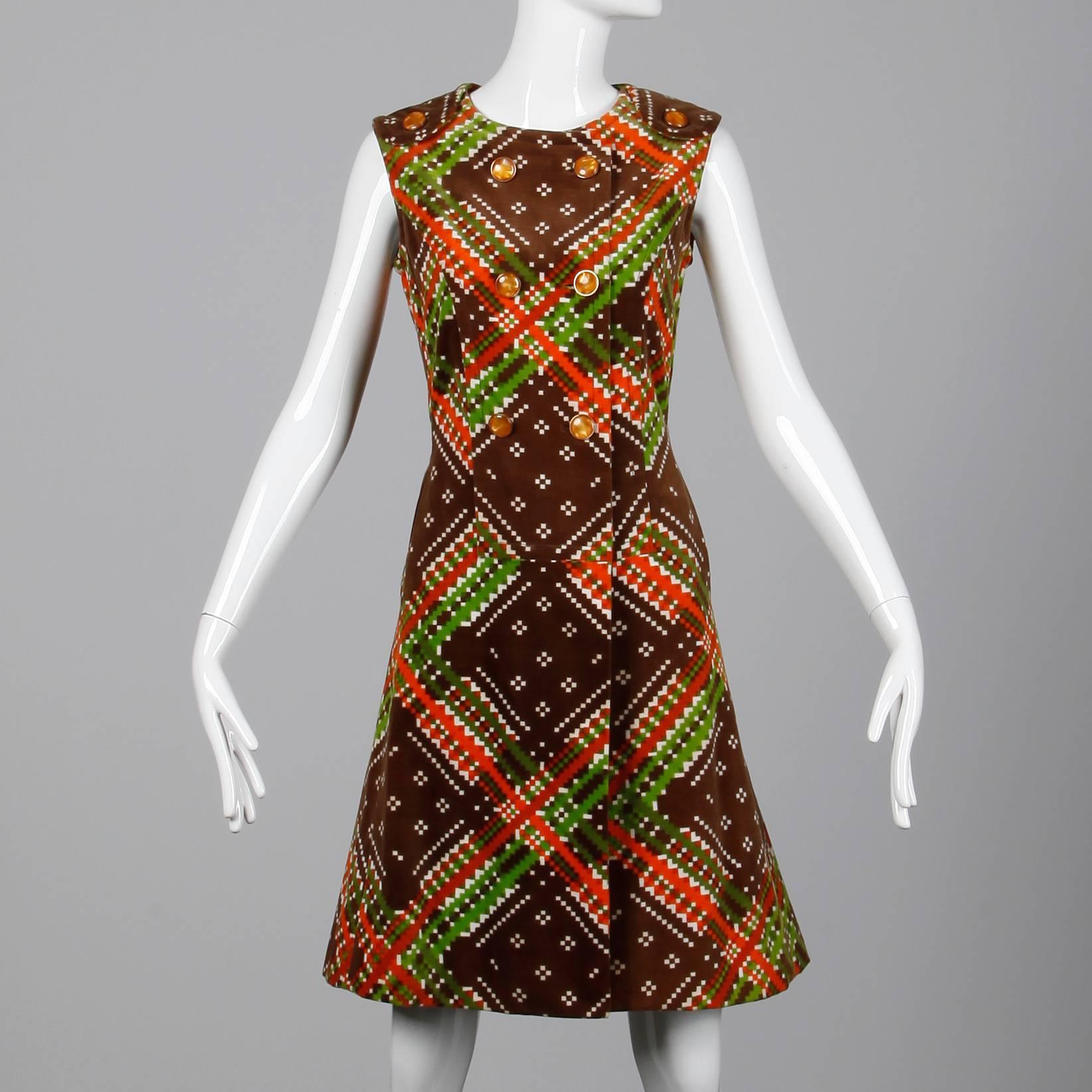 Darling vintage white, brown, orange and green geometric printed dress attributed to Malcolm Starr. We have the matching culotte/ blouse set with the Malcolm Starr label in it, but this dress only has the Sara Fredericks store label in tact. Fully
