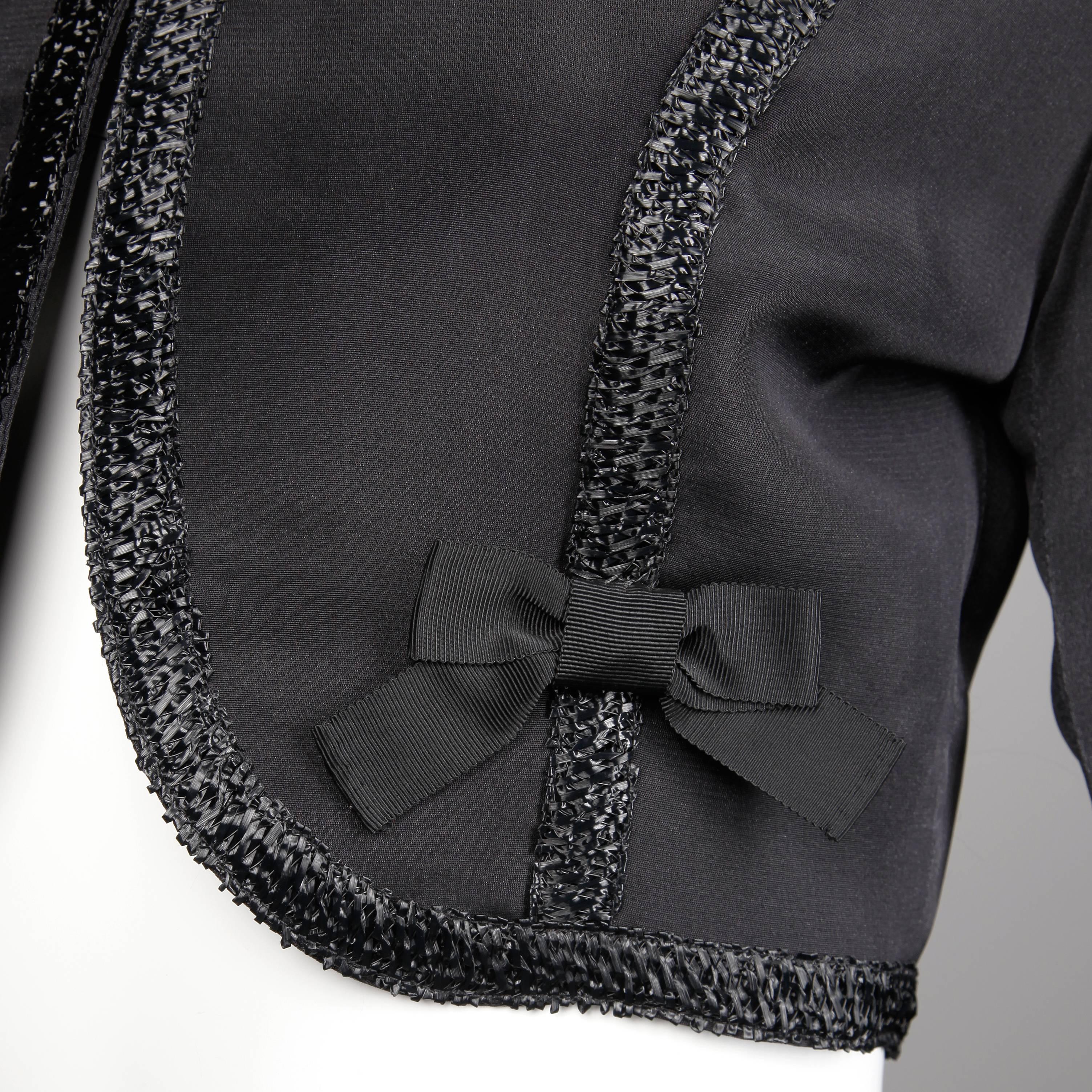 Gemma Kahng - Veste boléro courte en soie noire vintage avec nœud, années 1990 Pour femmes en vente