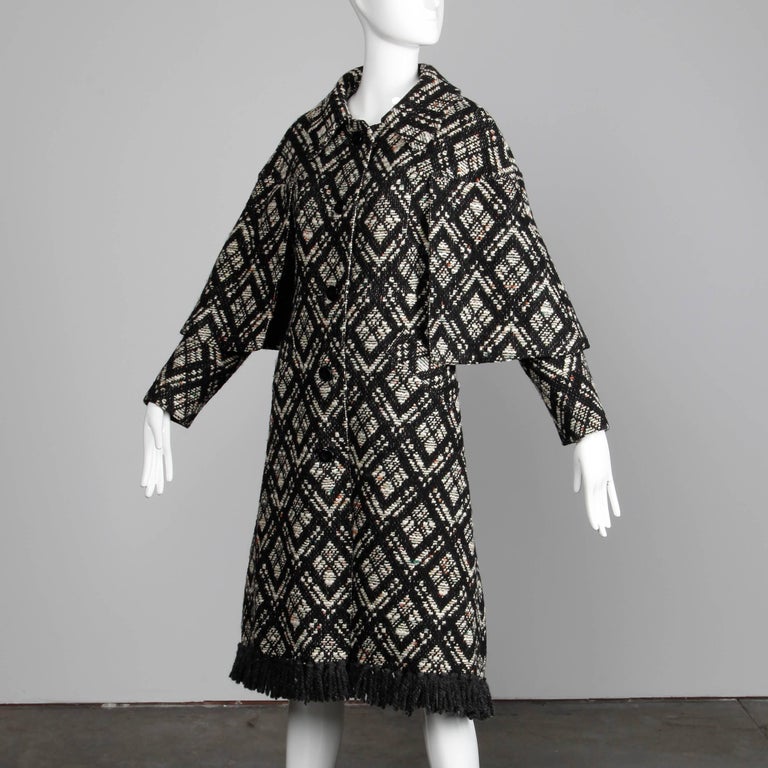 1970s Vintage Black + White Irish Wool Tweed Cape Coat with Fringe Trim In Excellent Condition For Sale In Sparks, NV