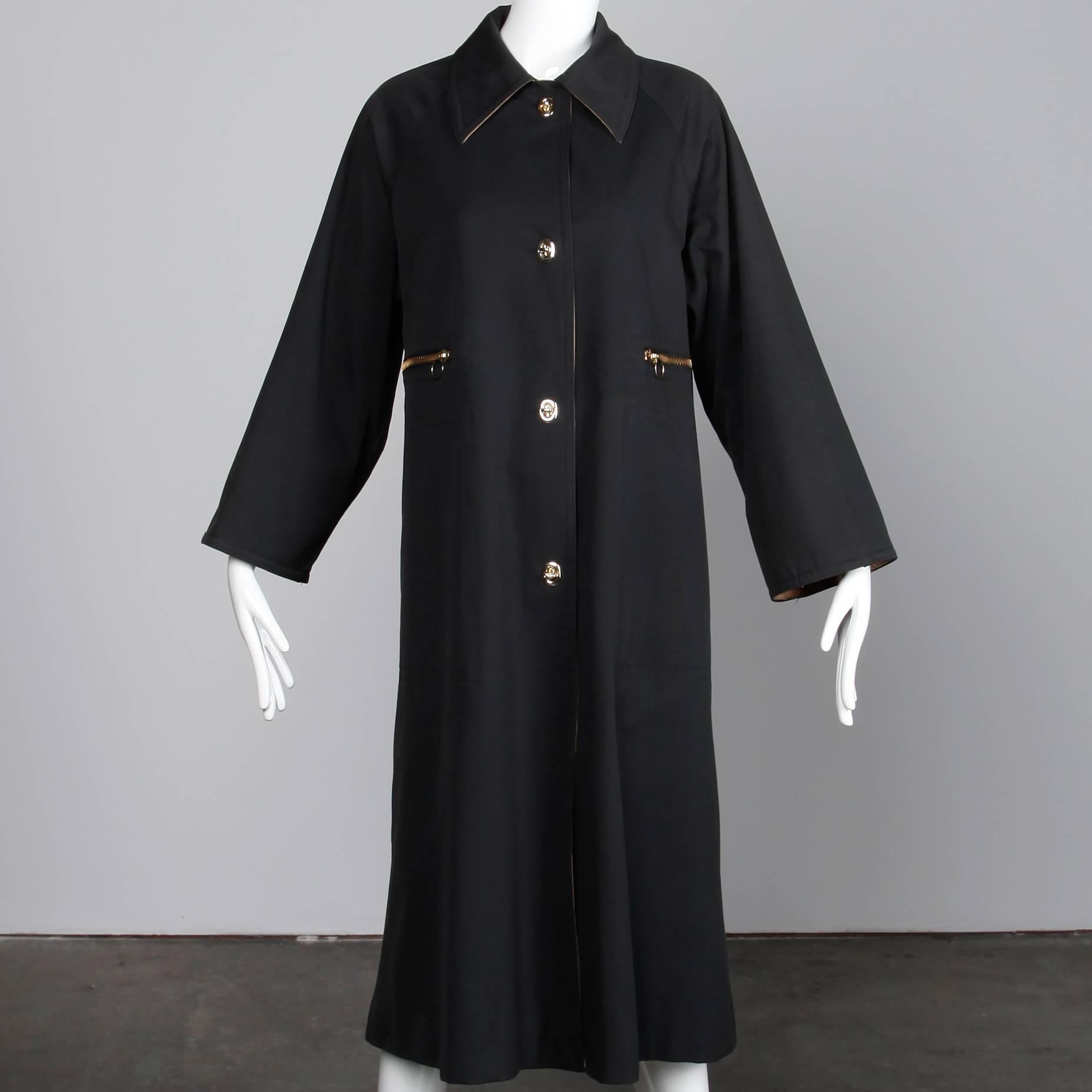  Bonnie Cashin for Russ Taylor Vintage Black and Tan Rain Coat, 1970s In Excellent Condition In Sparks, NV