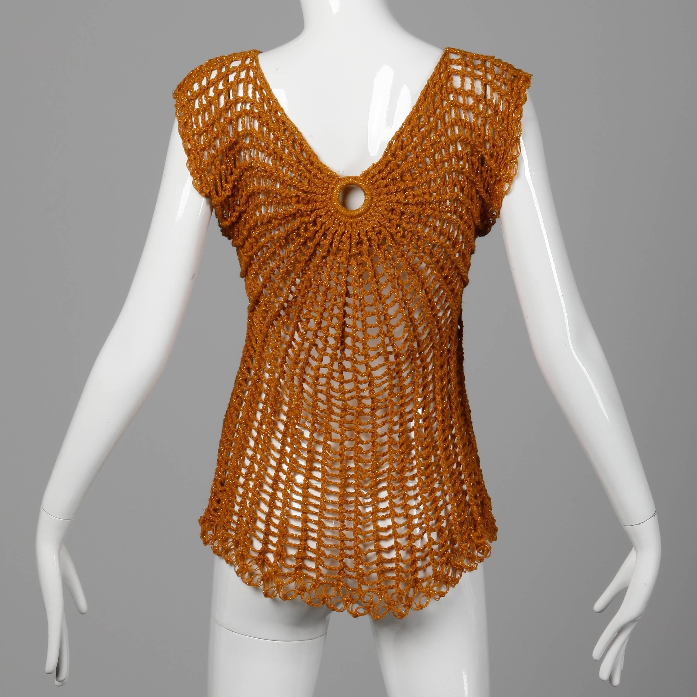 Metallic Gold Vintage Hand Crochet Knit Sweater Top or Shirt, 1970s  In Excellent Condition In Sparks, NV