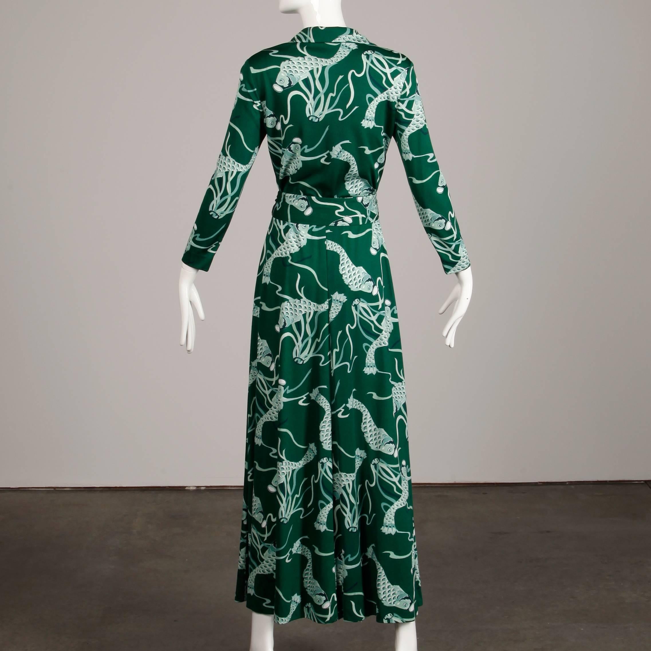 Women's Green Novelty Print Vintage Maxi Dress with an Op Art Koi Fish Print, 1970s 