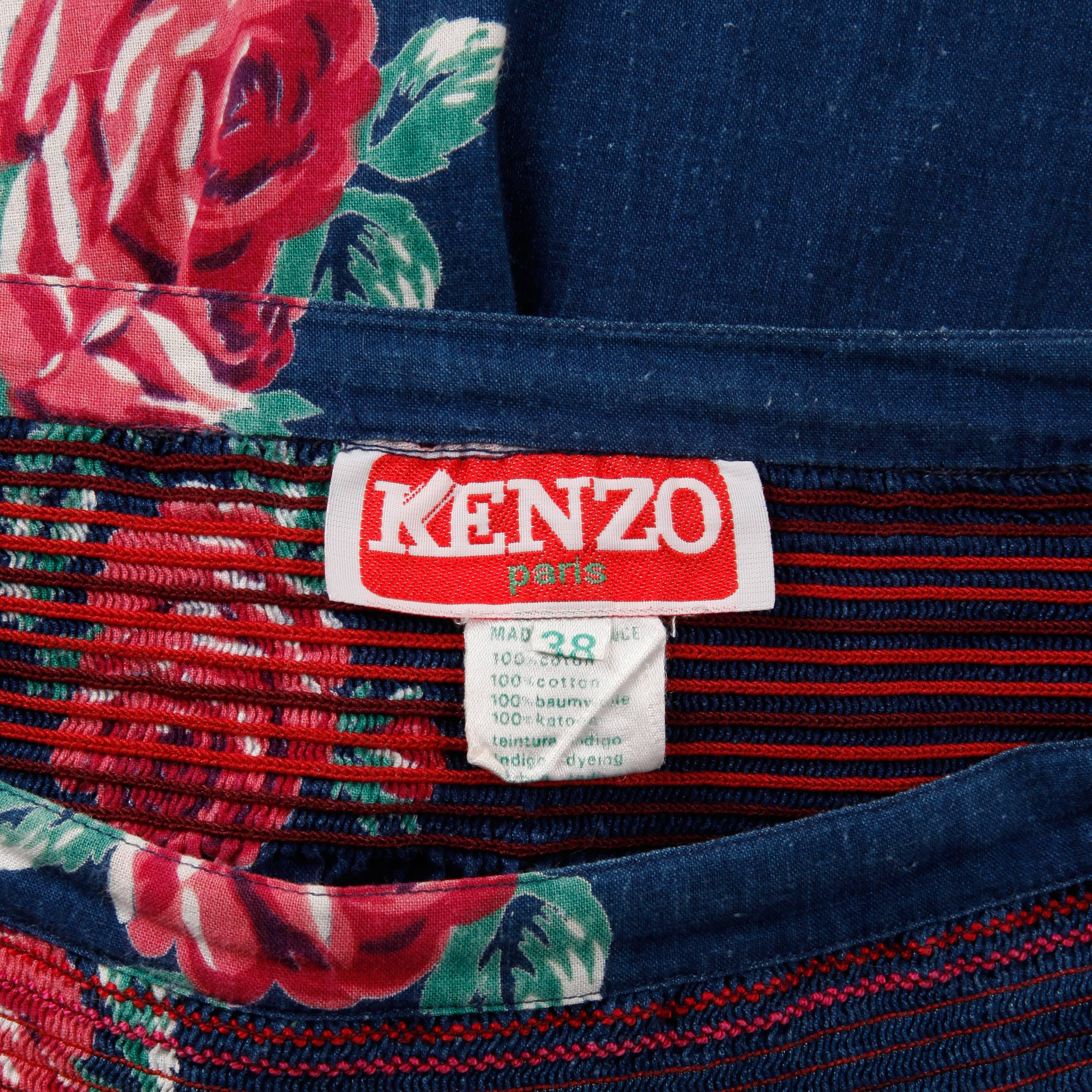 Bleu Kenzo - Jupe en jean chambray en jean bleu vintage avec imprimé floral rose, années 1970 en vente