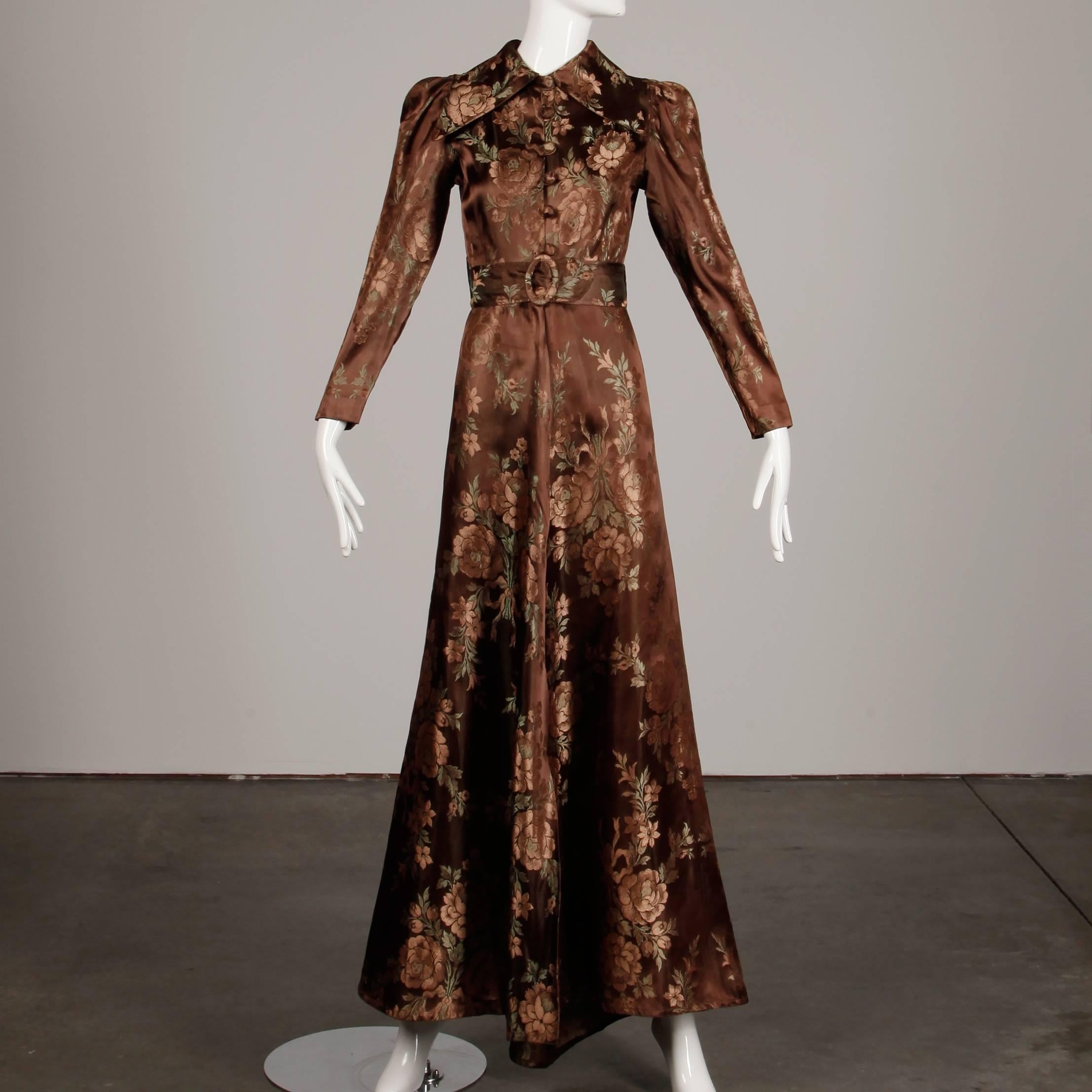 Incredible vintage 1940s copper brown floral jacquard house coat or robe with bold shoulders and matching belt. Unlined with front hook and button closure and a high/low hem. Fits like a modern size small. The bust measures 34
