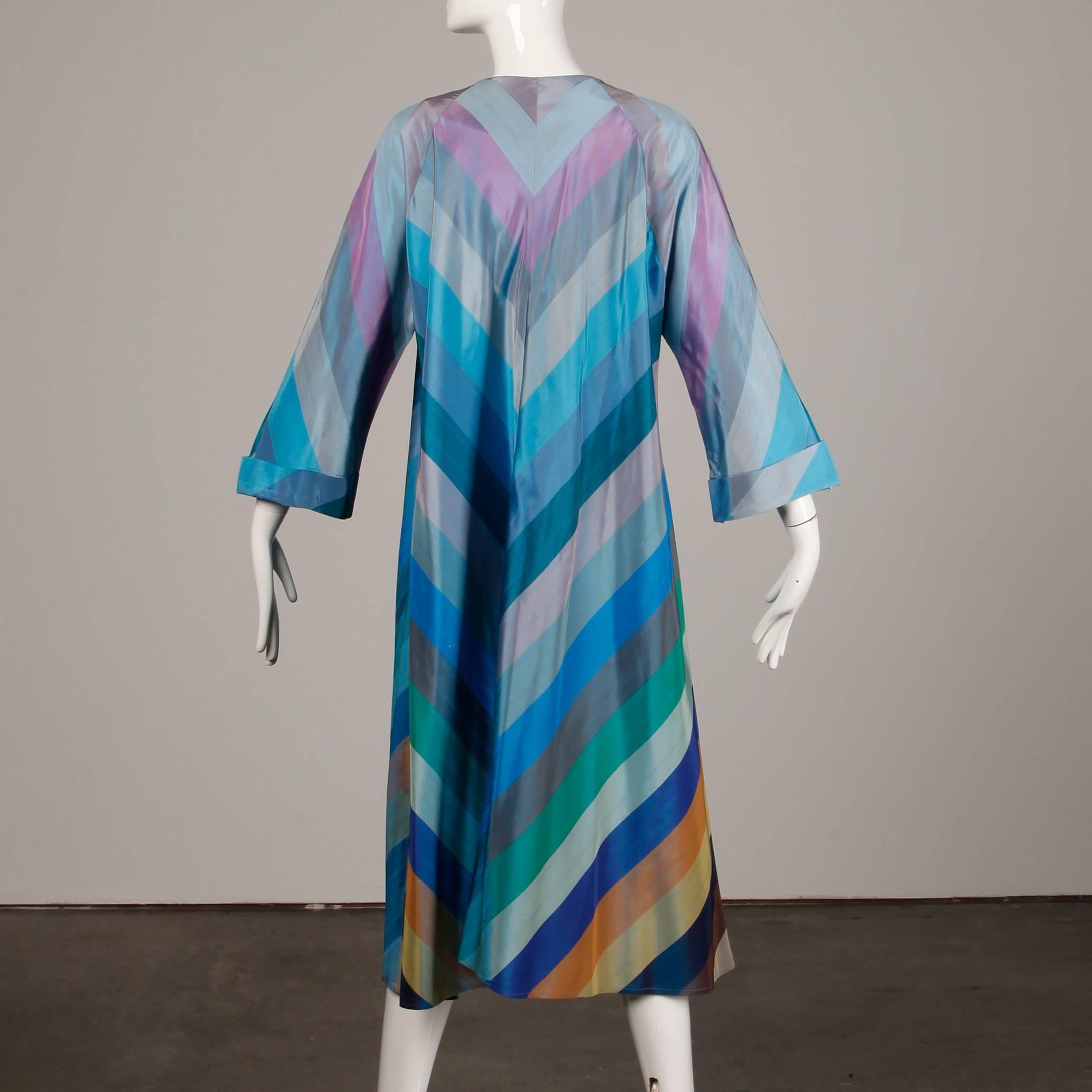 1940s Vintage Taffeta Rainbow Striped Chevron Light Weight Duster Coat or Robe In Excellent Condition For Sale In Sparks, NV