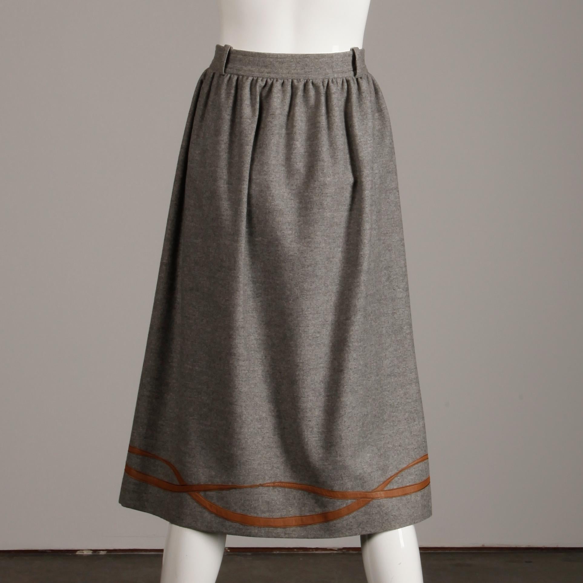 1970s Gucci Vintage Gray Wool + Brown Leather Skirt with Horse Bit Buckle Design In Excellent Condition In Sparks, NV