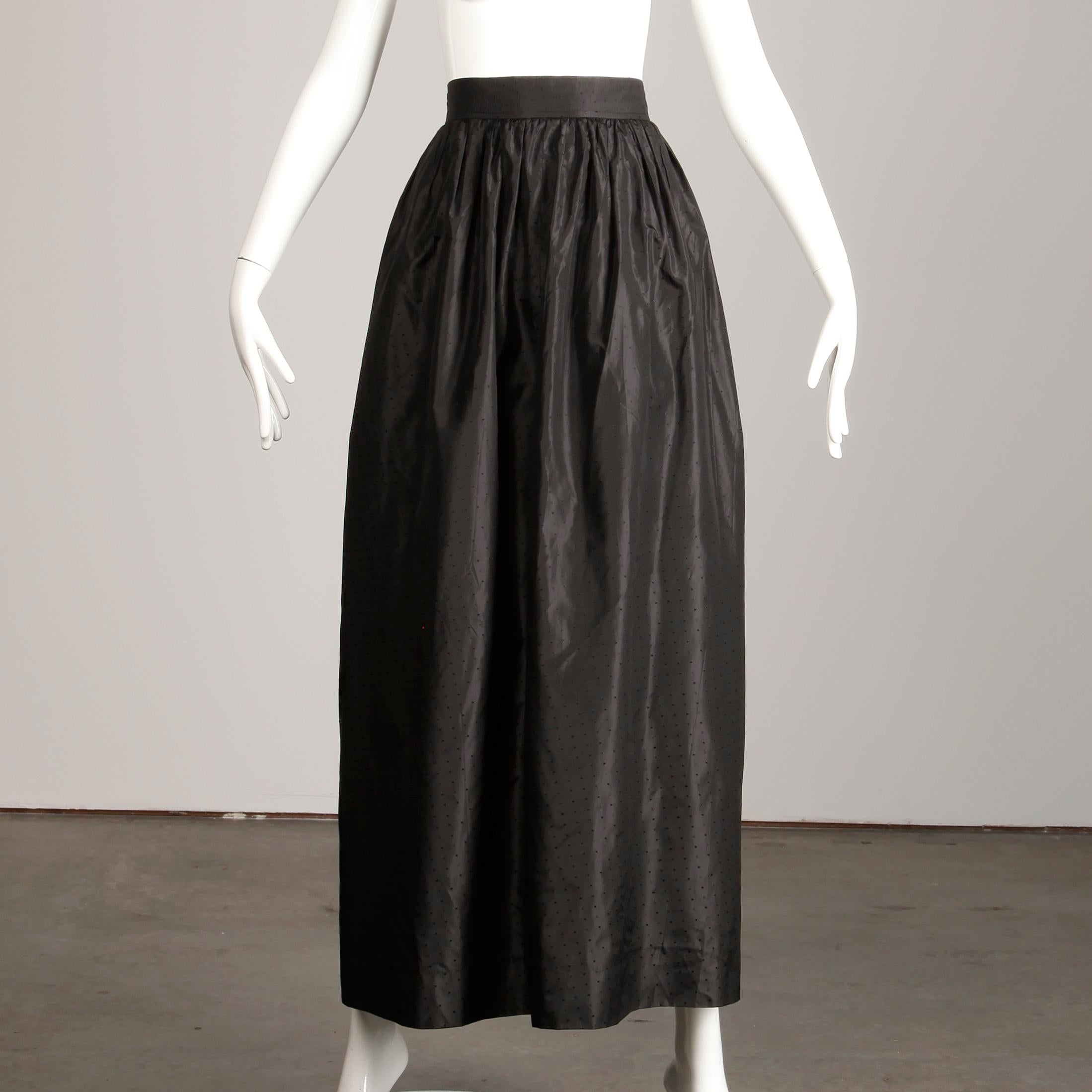 Noir Emanuel Ungaro Parallèle Paris Jupe longue en soie texturée noire vintage, années 1970  en vente