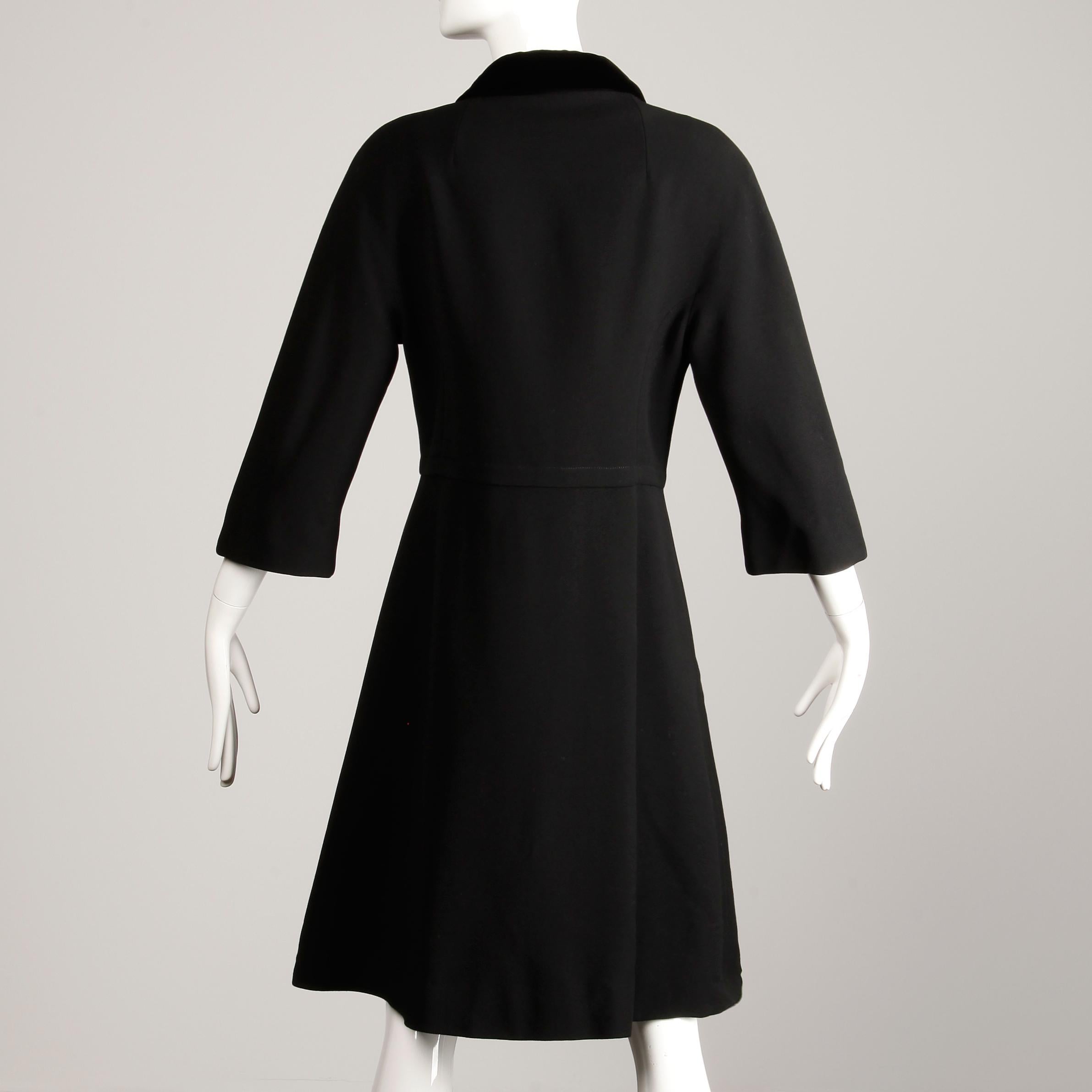 1960s Vintage Black Wool Coat In Excellent Condition For Sale In Sparks, NV