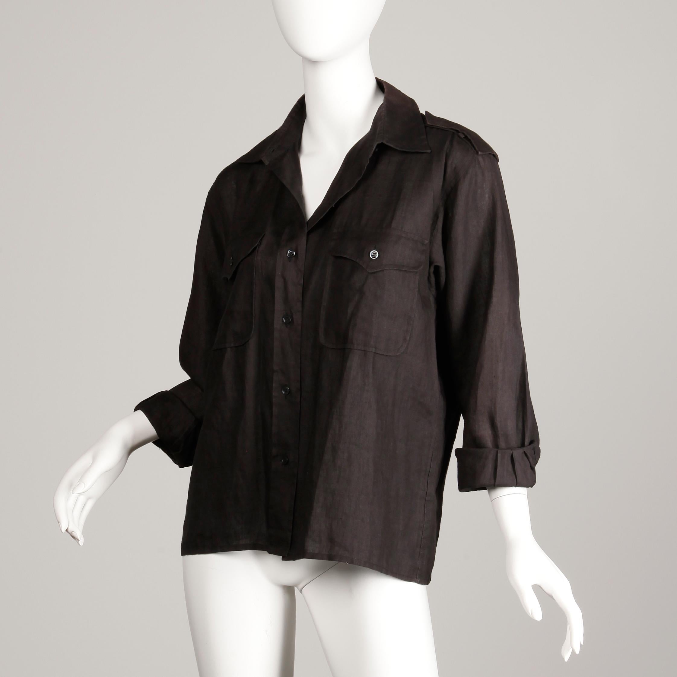 1970er Jahre Yves Saint Laurent Vintage Schwarz Leinen Safari Button Up Bluse/ Top/ Hemd im Zustand „Hervorragend“ in Sparks, NV