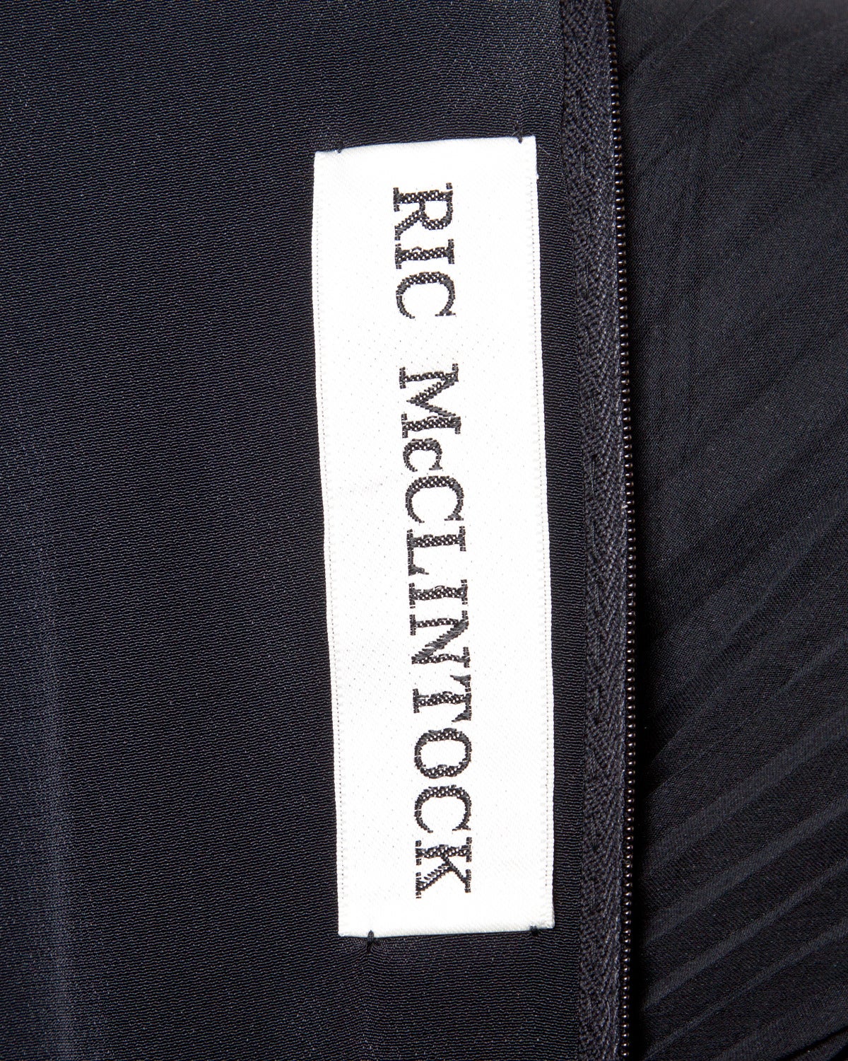 Ric McClintock - Robe plissée haute couture vintage avec strass, août 1970 en vente 3