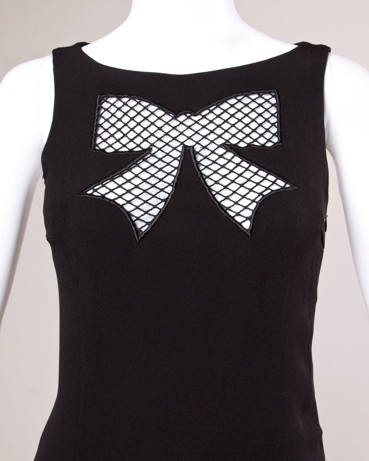 Darling vintage Moschino mini dress with a cut out bow tie detail. Sleeveless sleeves and mini length.

Details:

Unlined
Rear Zip Closure
Marked Size: Unmarked
Estimated Size: XS
Label: Cheap & Chic by Moschino

Measurements:

Bust: