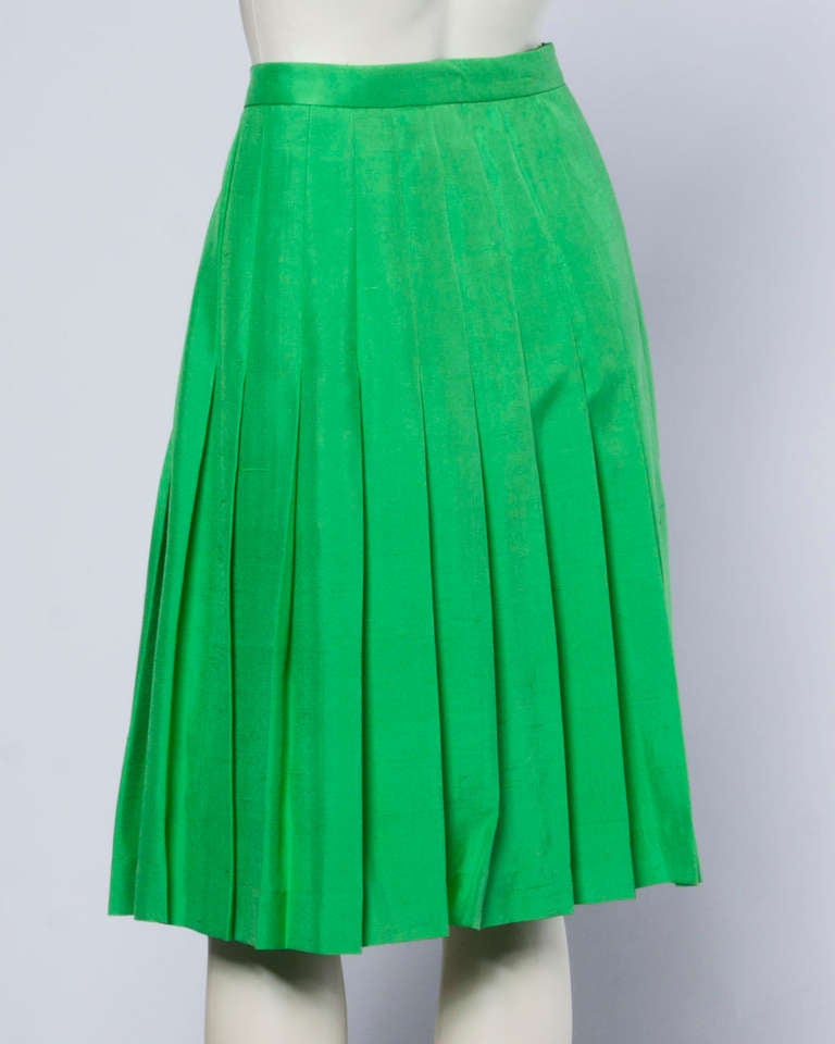 Amen Wardy - Jupe plissée vintage en soie brute vert Kelly Excellent état - En vente à Sparks, NV