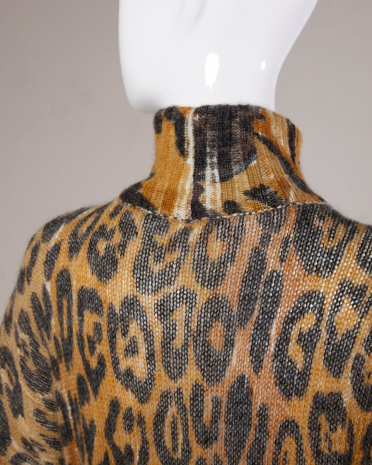 Robe pull surdimensionnée Krizia en tricot emblématique vintage à imprimé animal Pour femmes en vente
