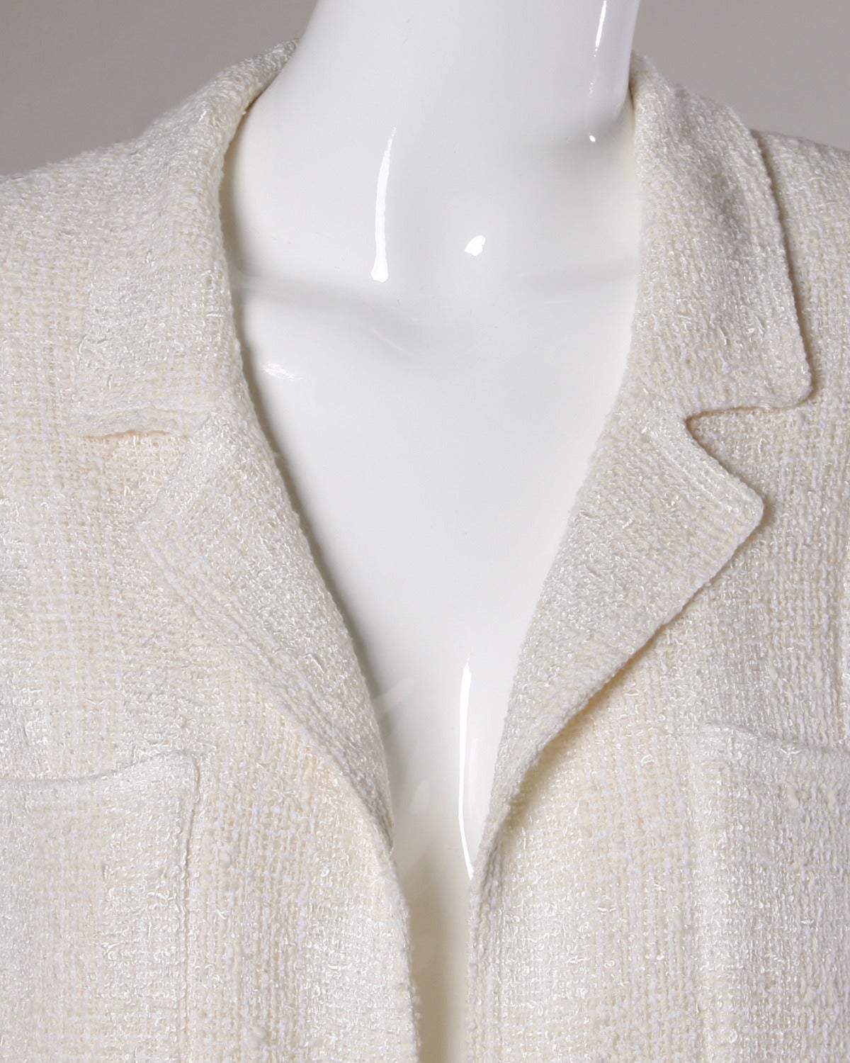 Recent ivory woven cotton Chanel jacket with metal chain detail. Beautiful clean tailoring with all the class and quality you expect from Chanel. Light weight woven lining.

Details:

Unlined
Front Pockets
Thin Shoulder Pads Are Sewn Into