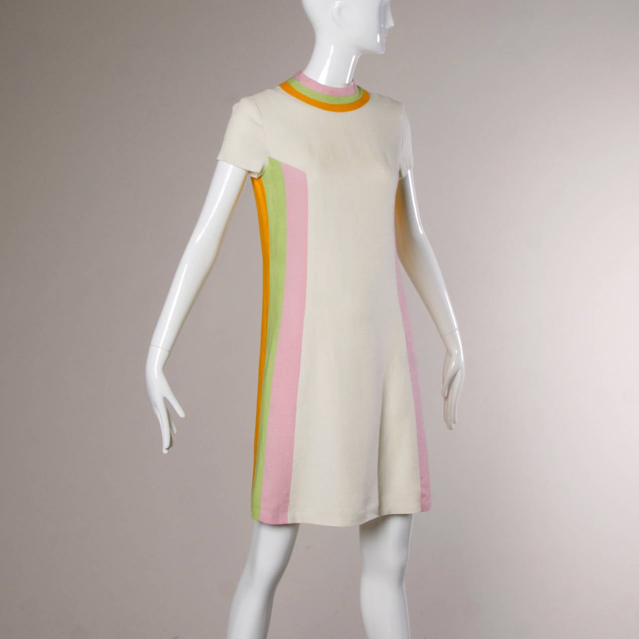 Darling vintage linen shift dress by Lord & Taylor with color blocking.

Details:

Fully Lined
Back Zip and Hook Closure
Marked Size: Not Marked
Estimated Size: Small
Color: Off White/ Pink Berry/ Lime Soda/ Orange Sherbert
Fabric: