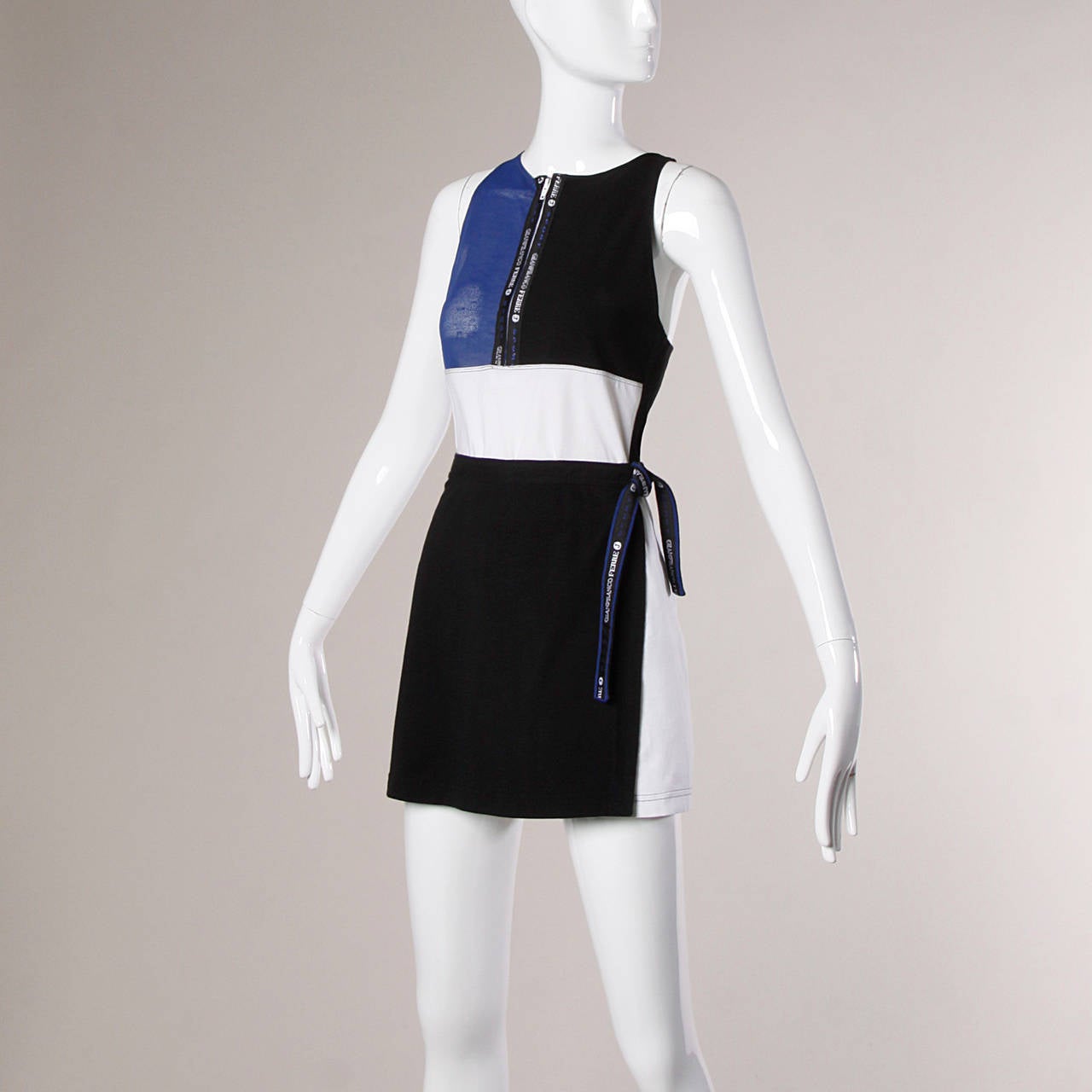 Sporty vintage 2-piece top and skirt ensemble by Gianfranco Ferre in color blocked jersey and mesh panels.

Details:

Unlined
Front Zip Closure On Top
Hook and Tie Closure On Skirt
Marked Size: 30/40
Color: Blue/ White/ Black
Fabric: Feels