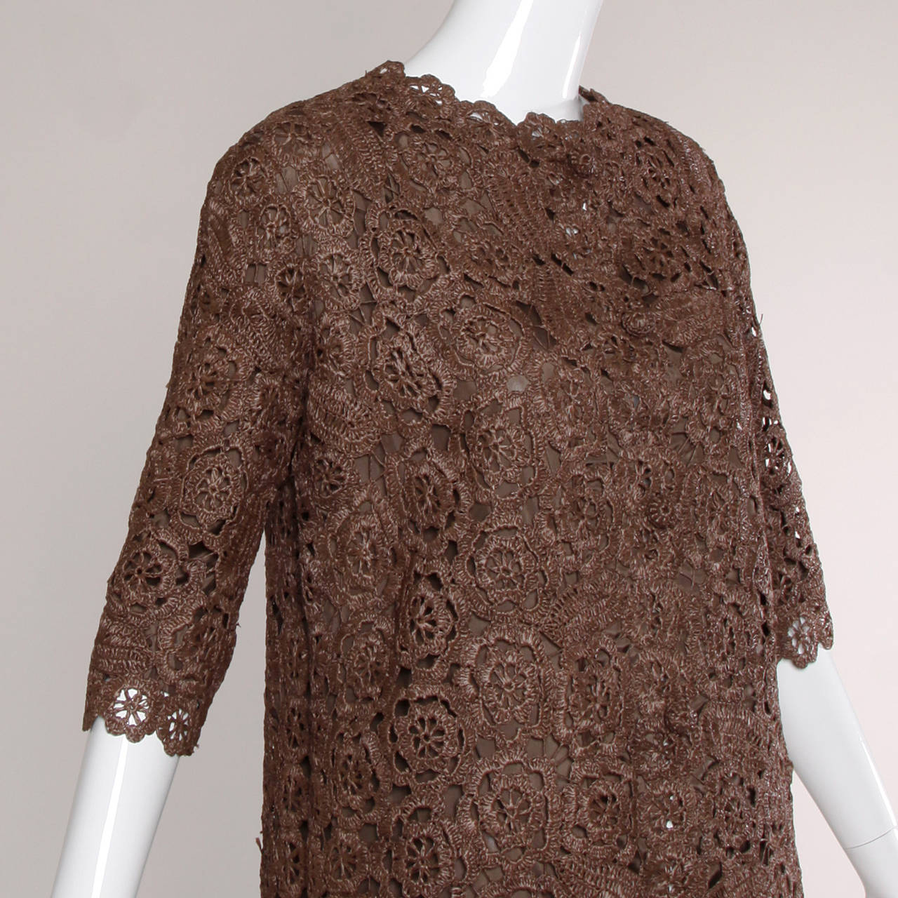 1960s Brown Scalloped Hand Crochet Raffia Lace Jacket or Coat In Excellent Condition For Sale In Sparks, NV