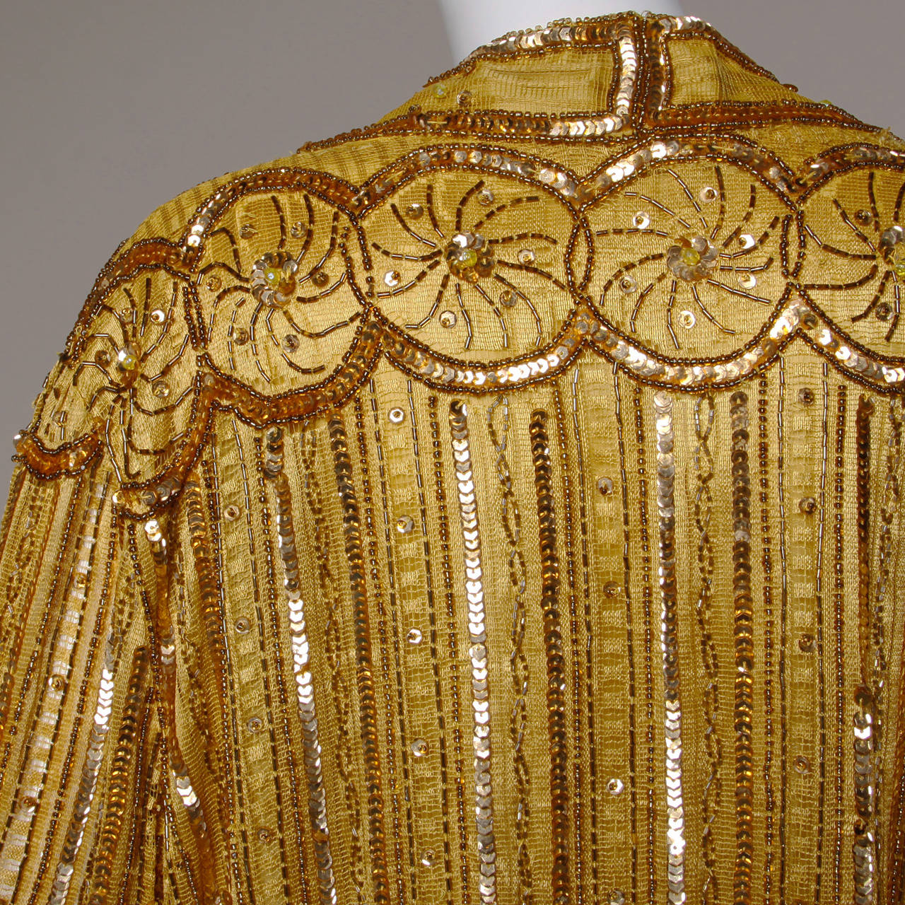 1920s-Inspired Vintage Art Deco Gold Sequin Kimono Jacket or Opera Coat In Excellent Condition In Sparks, NV