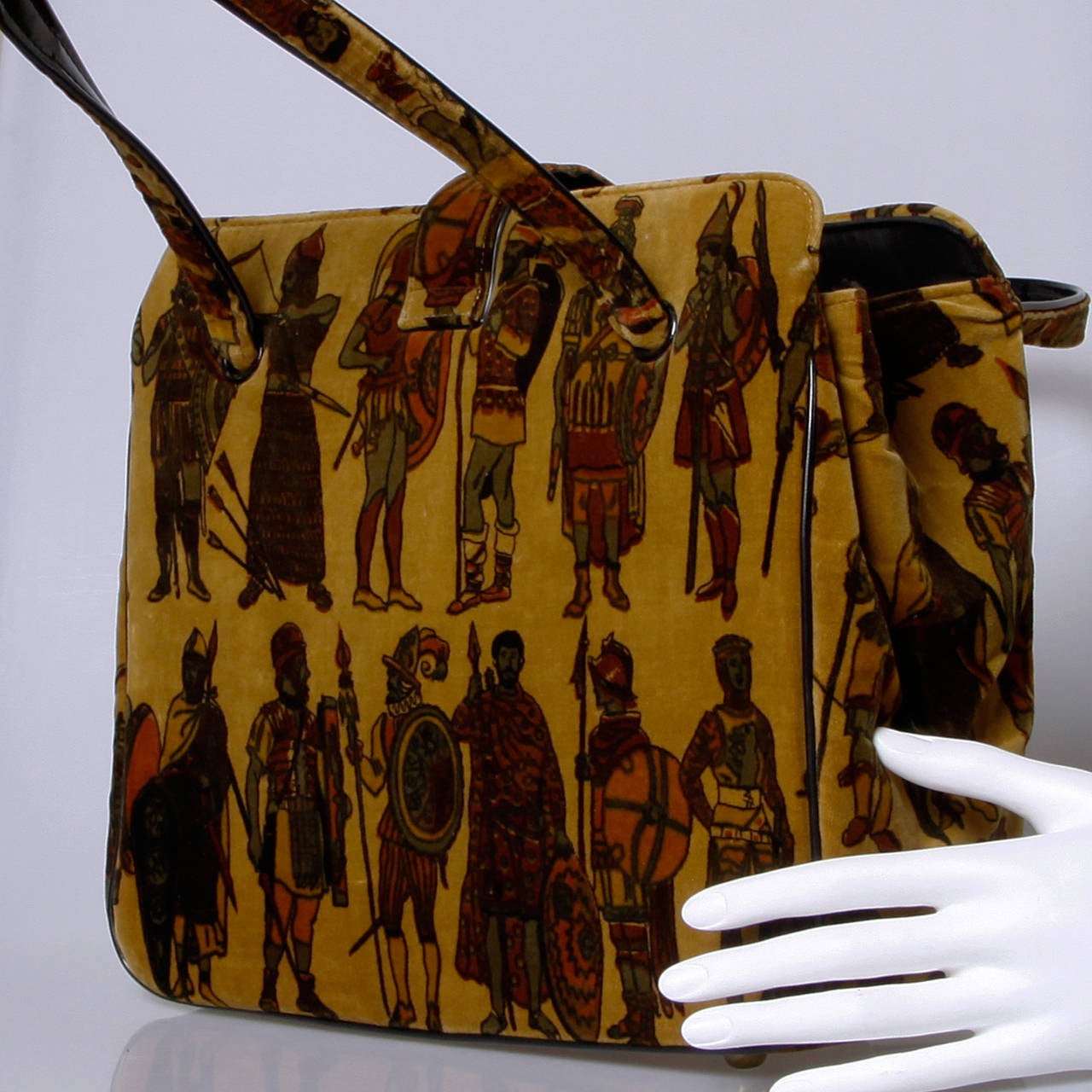 1960s Vintage Roman Soliders Novelty Print Velvet Handbag or Purse 1