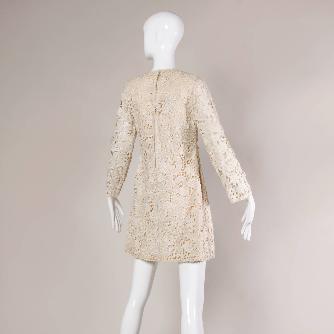 Women's 1960s Vintage Cutwork Lace Shift Dress