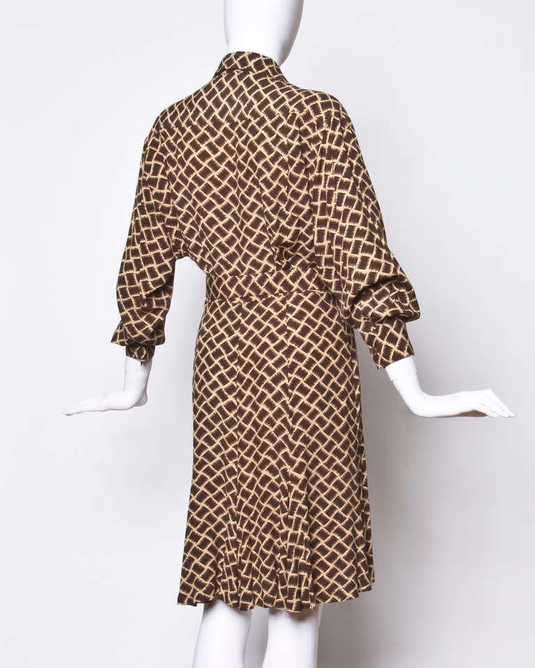 Norma Kamali Omo 1990s 90s Vintage Geometric Print Dolman Dress + Belt In Excellent Condition For Sale In Sparks, NV