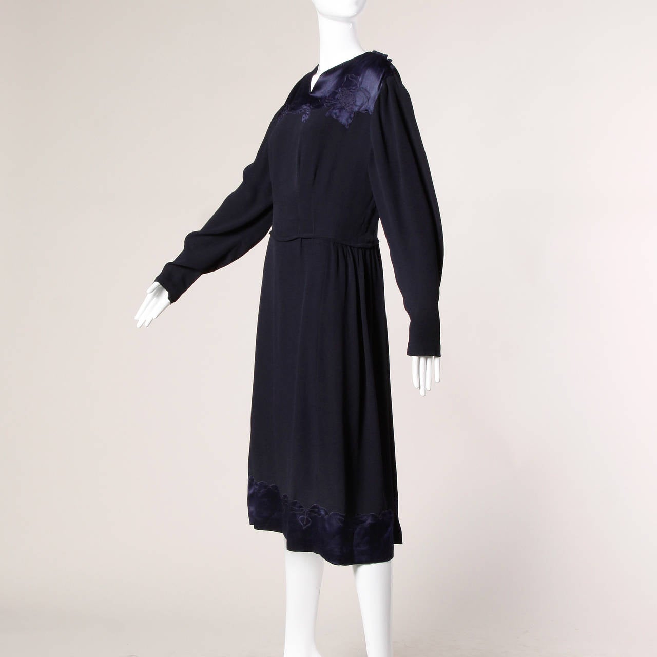 Women's 1930s Vintage Navy Blue Crepe Satin Ivy Embroidery Dress