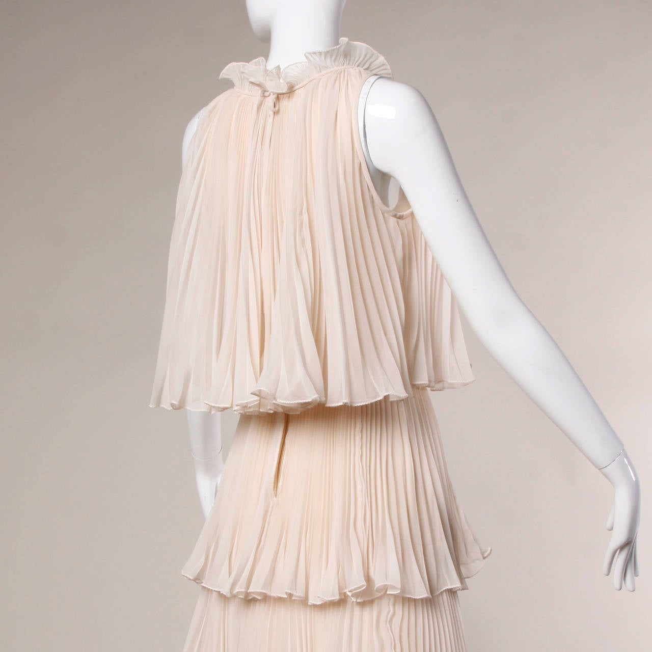 Jean Varon 1970s Vintage Tiered Blush Accordion Pleated Maxi Dress In Excellent Condition In Sparks, NV
