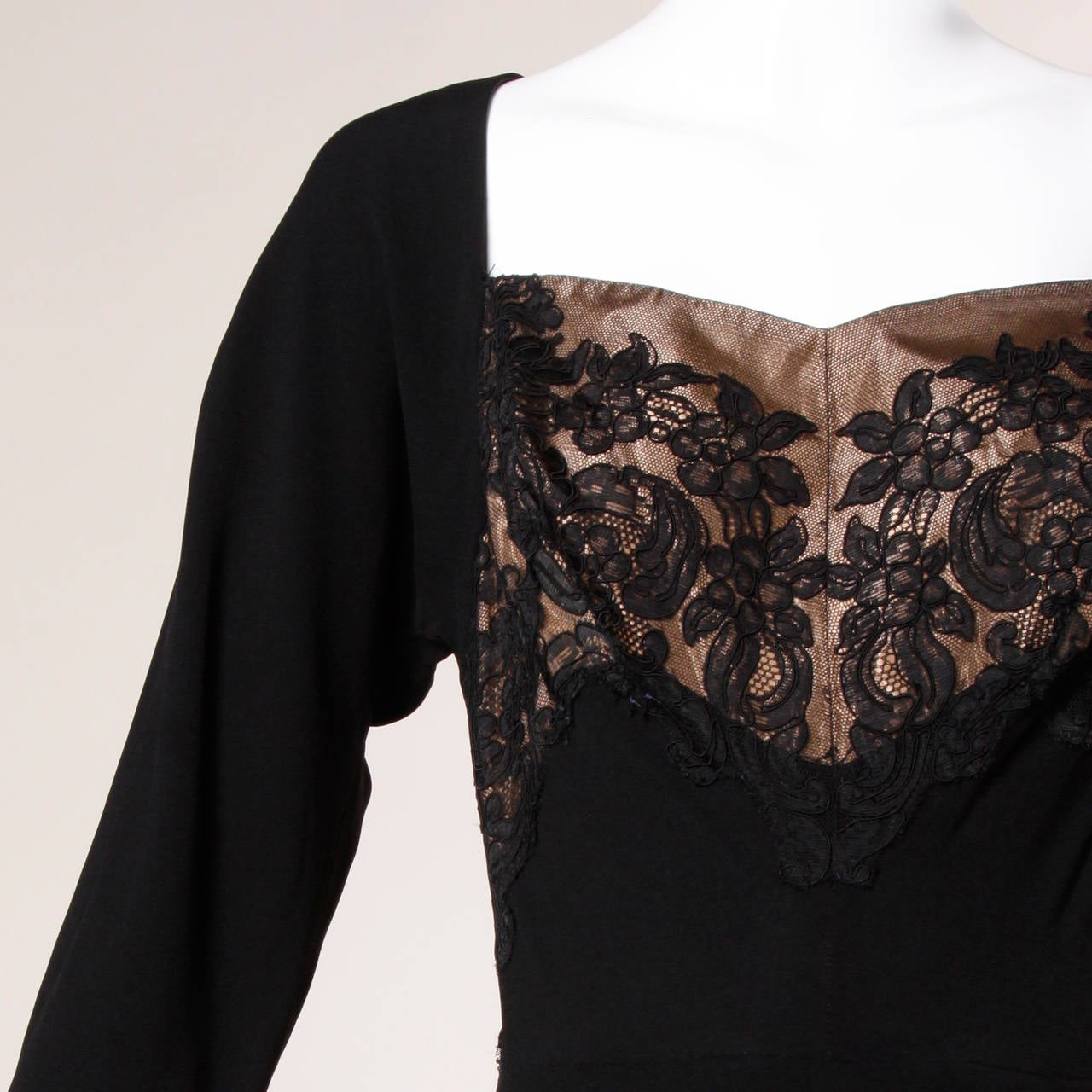 Dorothy O'Hara Vintage Schwarzes Spitzen-Cocktailkleid, 1940er Jahre im Angebot 3