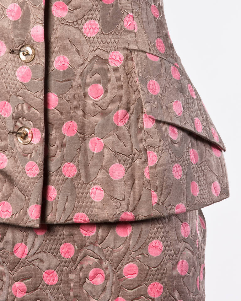 Bill Blass tailleur vintage matelassé veste et jupe à pois roses Pour femmes en vente