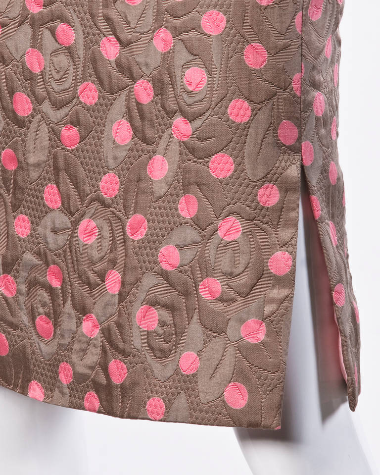 Marron Bill Blass tailleur vintage matelassé veste et jupe à pois roses en vente