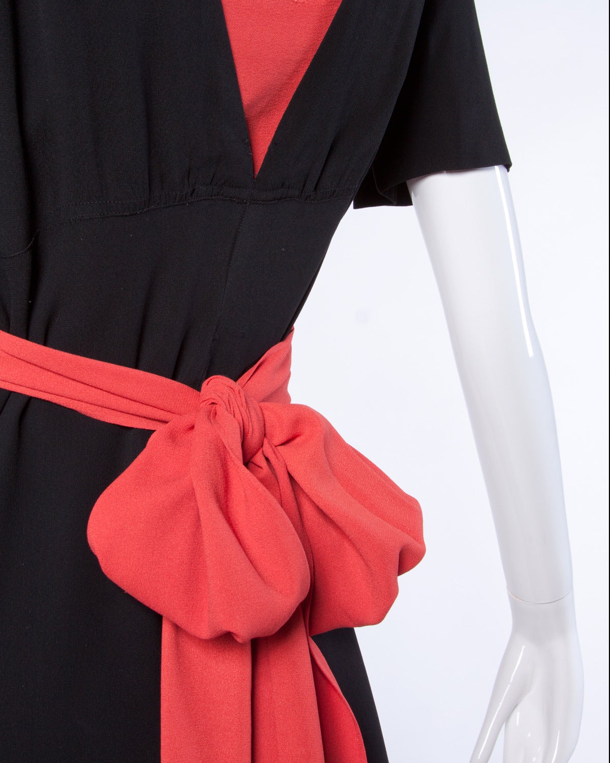 Vintage 1930s 30s Coral + Black Empire Waist Crepe Maxi Dress with Sash In Excellent Condition In Sparks, NV