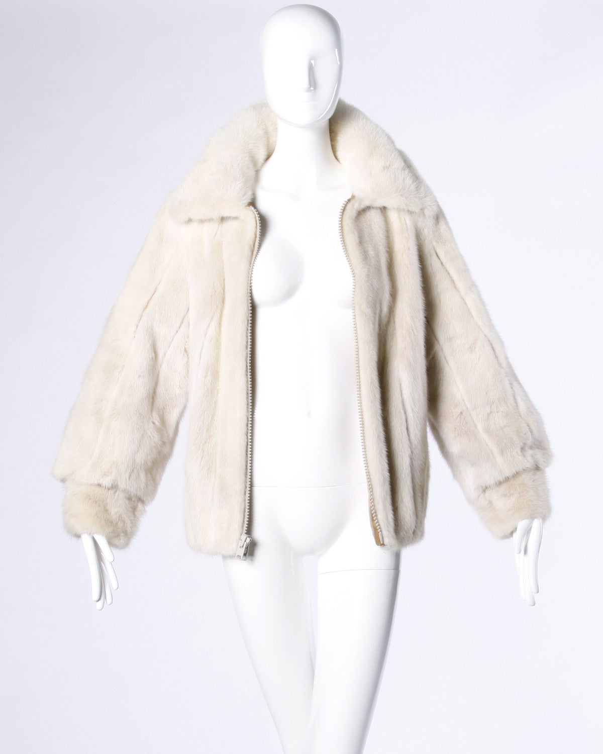 Gorgeous vintage blonde mink fur jacket or coat. Fur is nice and supple and is in excellent condition.

Details:

Fully Lined
Front Pockets
Front Zip Closure
Color: Blonde
Fabric: Genuine Mink Fur
Label: Weinstein's FUR