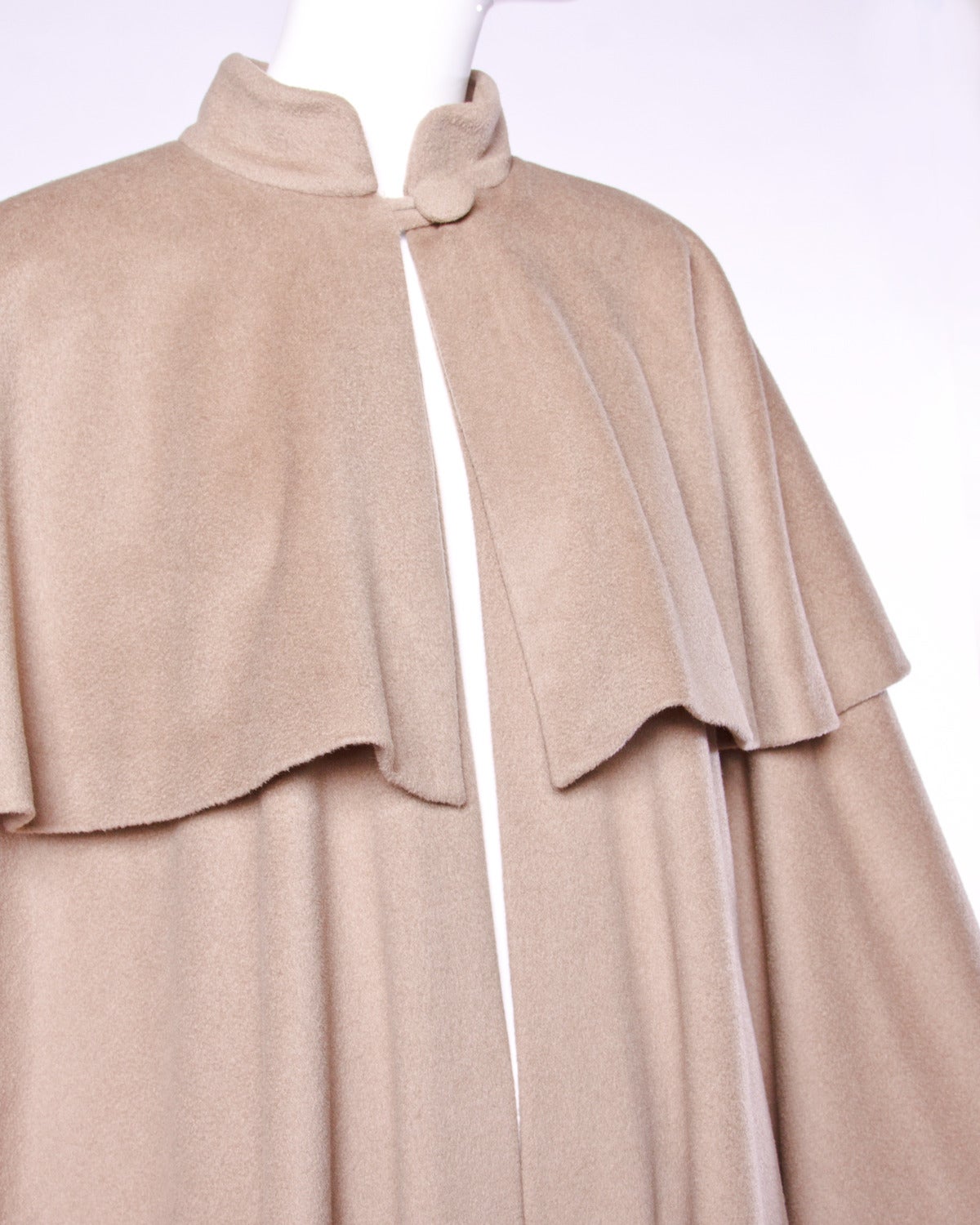 Moschino Couture! Vintage 1990s 90s Beige Wool Cape Coat In Excellent Condition In Sparks, NV