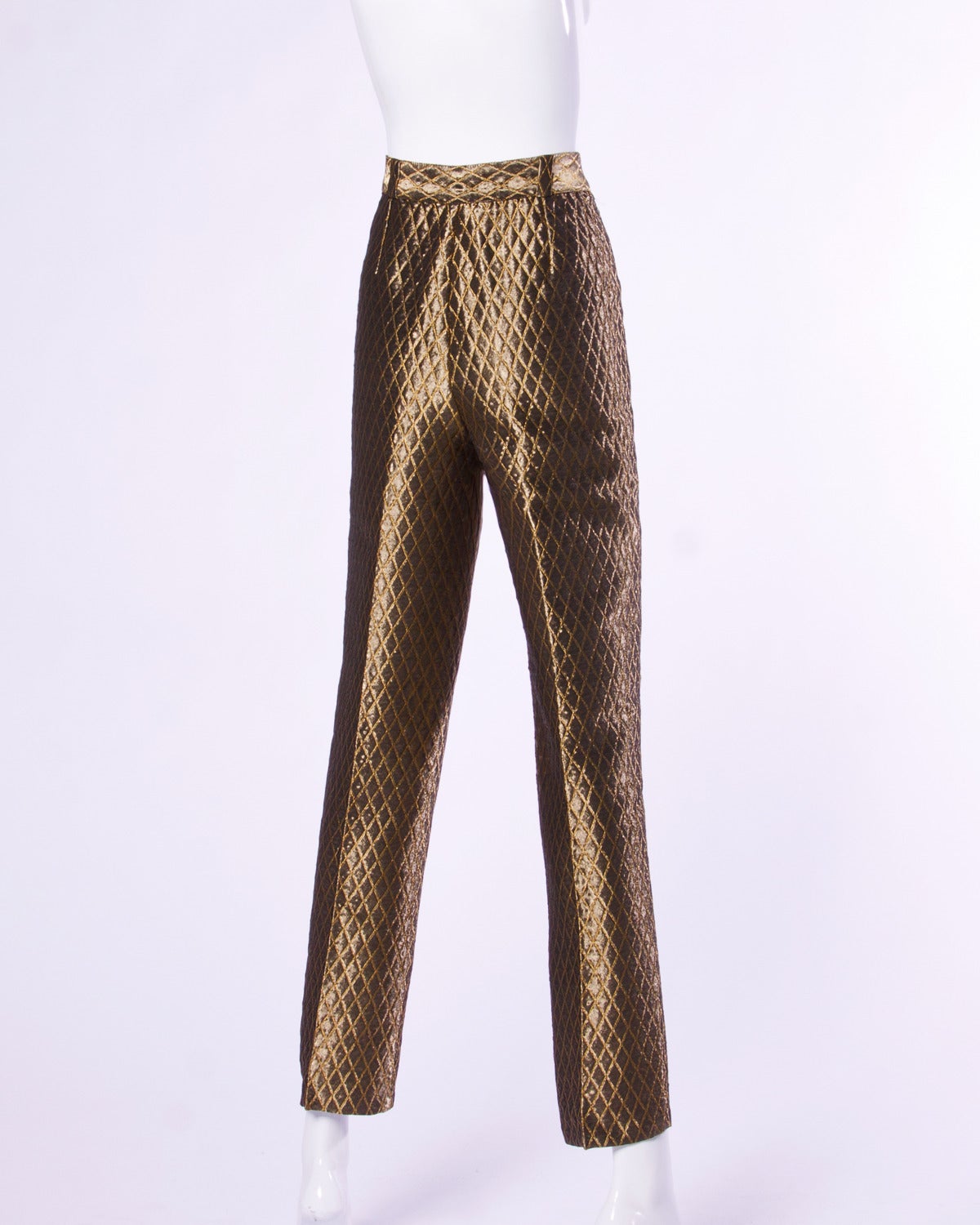 Phenomenal metallic gold quilted pants by Gianni Versace Couture. High waist and straight leg cut.

Details:

Unlined
Side Pockets
Side Hook and Button Closure
Marked Size: 44
Color: Gold Metallic
Fabric: Rayon Blend
Label: Gianni Versace