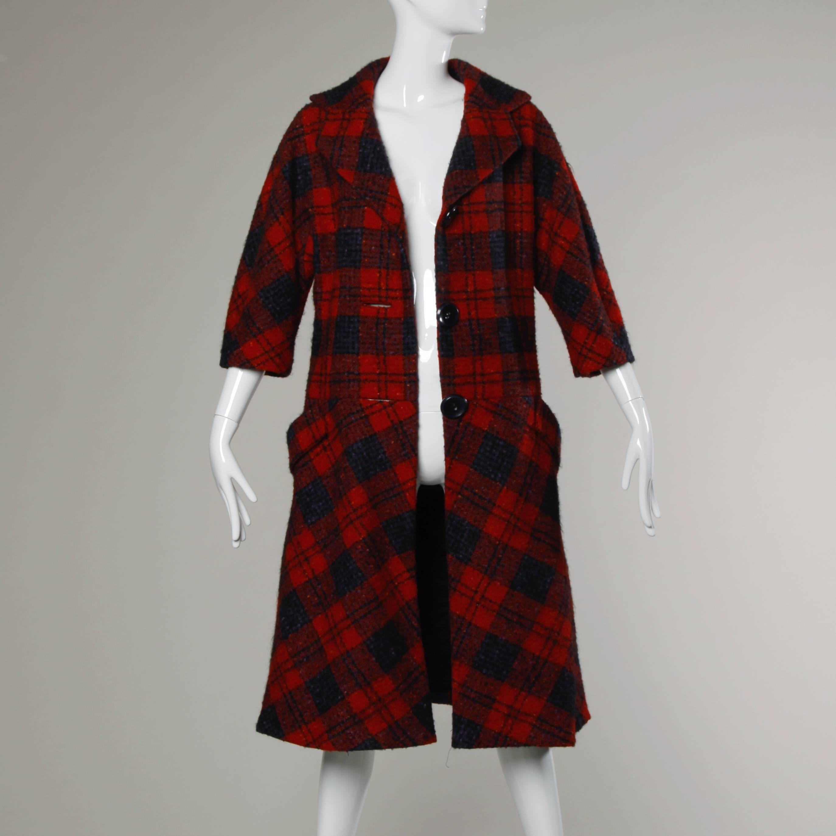 Sarmi 1960s Vintage Red Plaid Coat In Excellent Condition For Sale In Sparks, NV