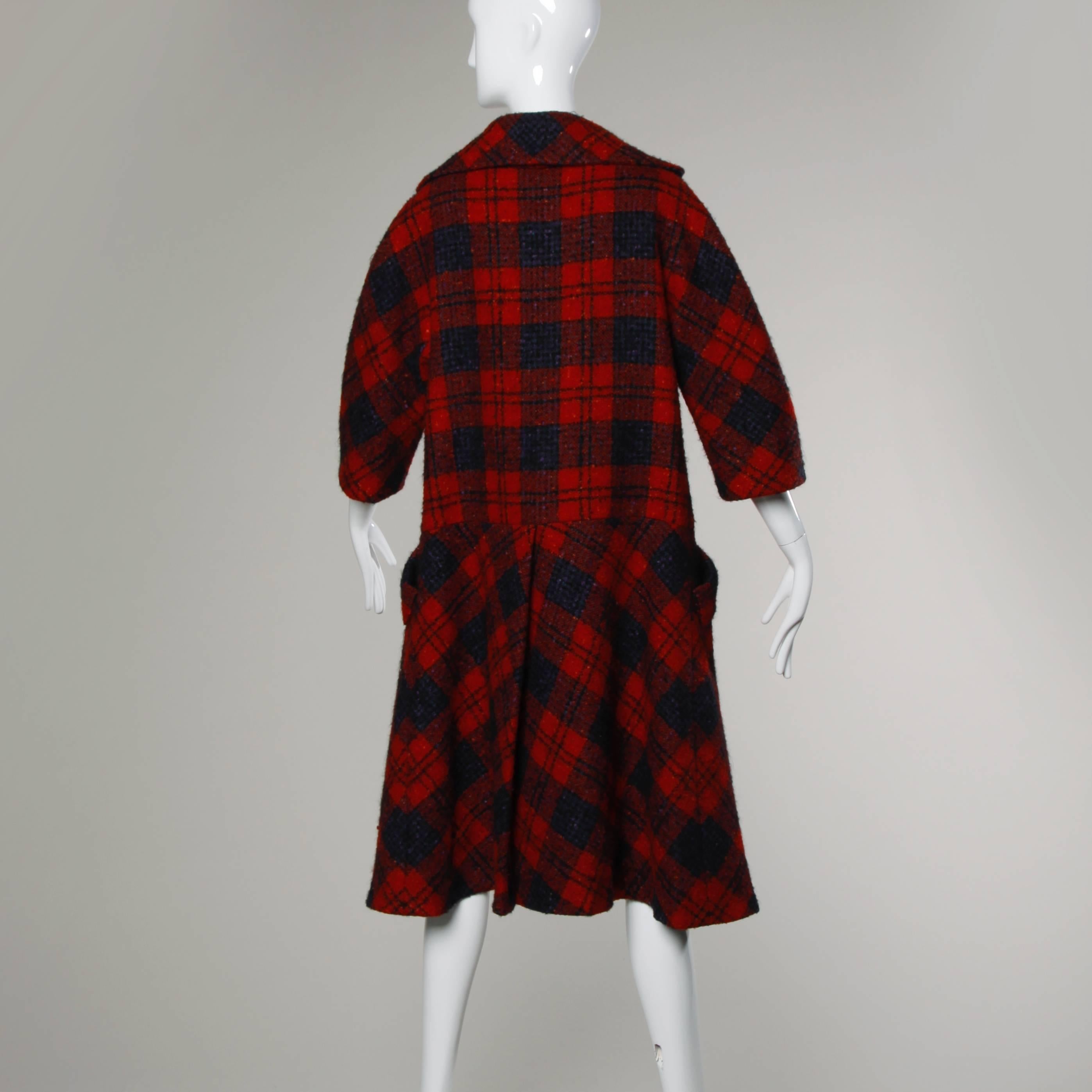Gorgeous vintage Sarmi for I. Magnin red plaid coat with a drop waist, 3/4 length sleeves and a matching sash belt. Beautifully constructed with couture hand stitched detailing throughout the coat.

Details:

Fully Lined
Front Pockets
Matching