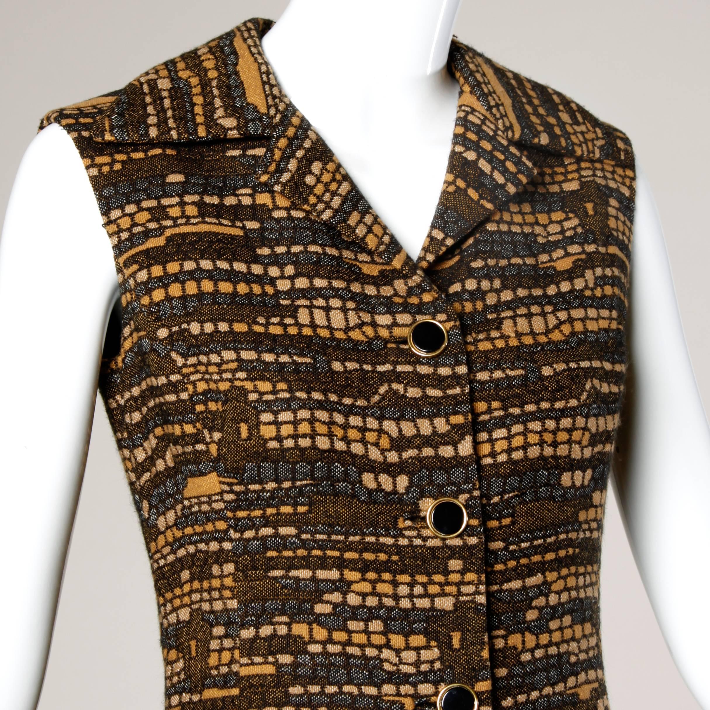 Darling vintage button up shift dress or vest by Adele Simpson! Woven midcentury fabric.

Details:

Fully Lined
Front Button Closure
Marked Size: Not Marked
Estimated Size: S-M
Color: Black/ Tan 
Fabric: Woven Wool
Label: Adele Simpson/