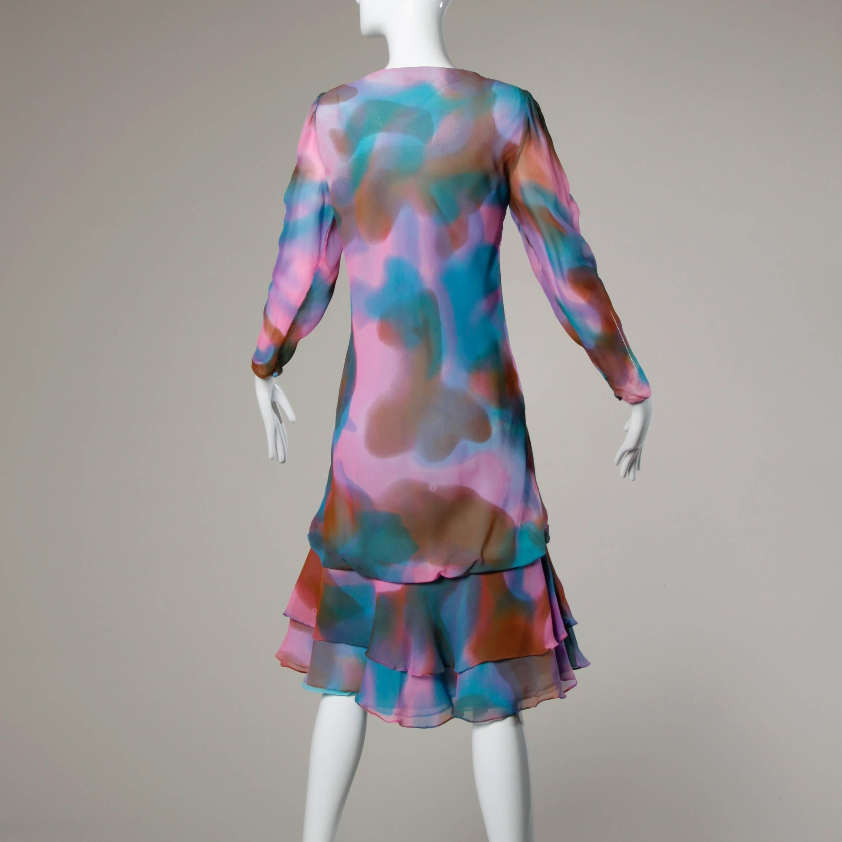 Judy Hornby für Neiman Marcus Vintage Handbemaltes Seidenkleid und Wrap-Ensemble im Zustand „Hervorragend“ im Angebot in Sparks, NV