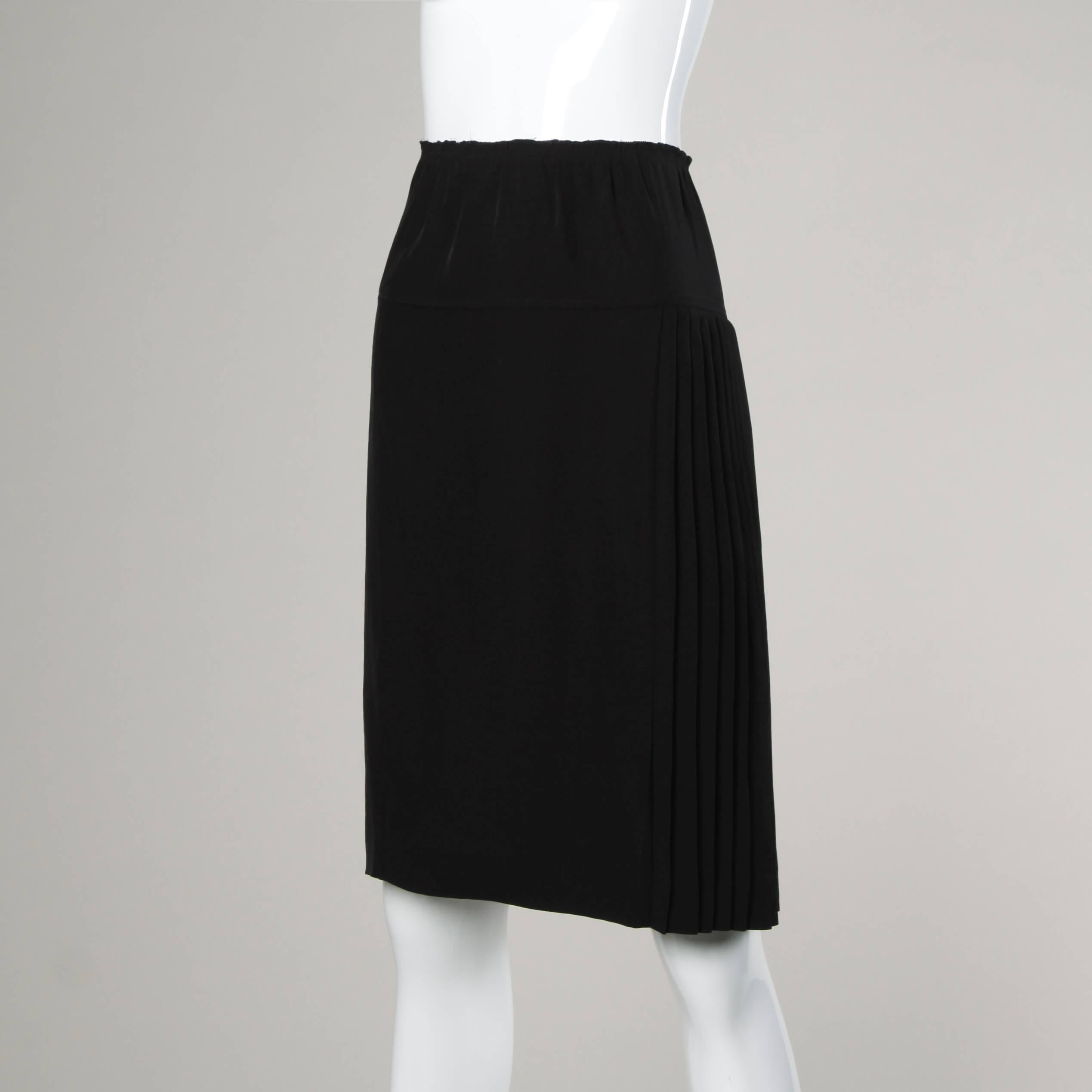 pleated skirt black