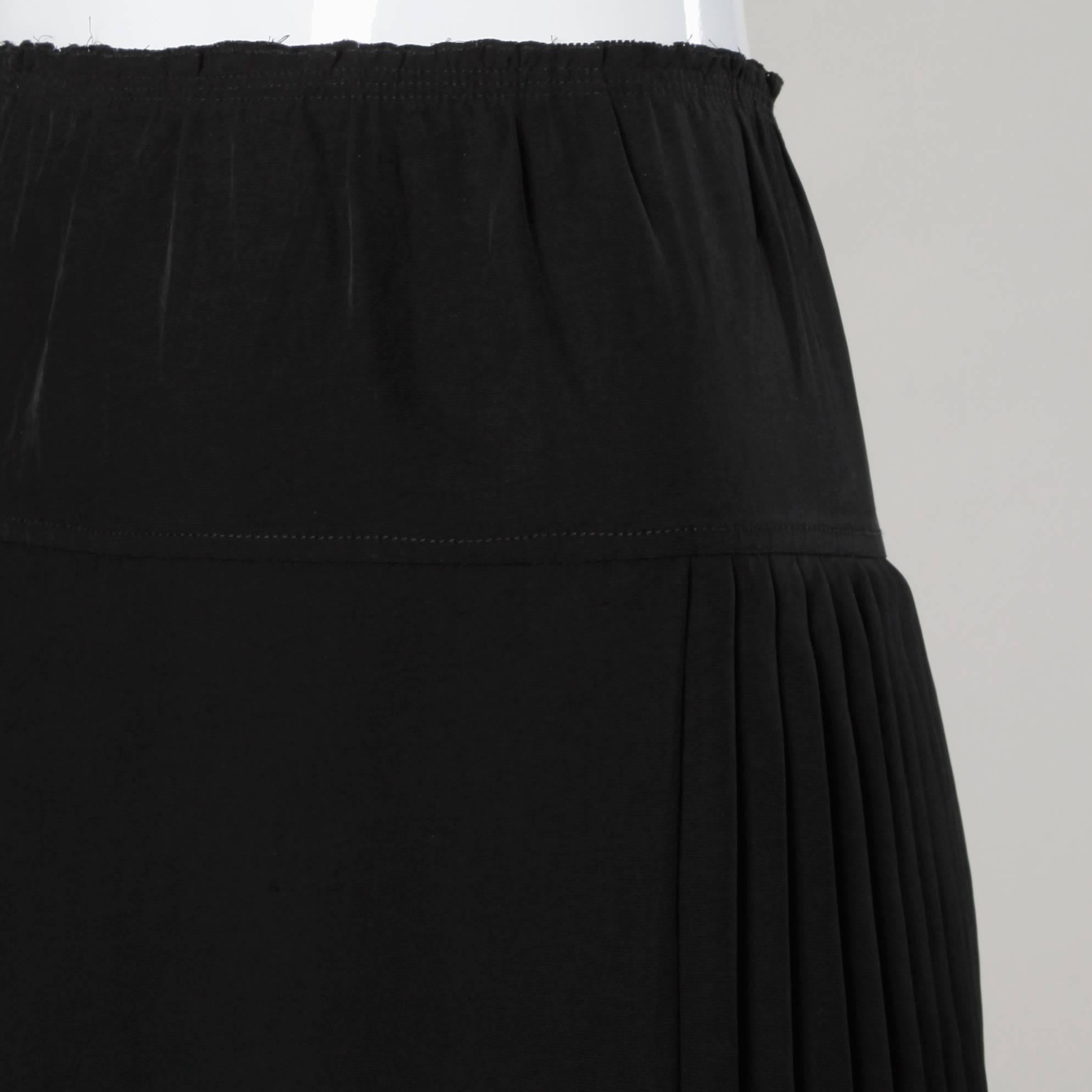 Prada Black Pleated Skirt In Excellent Condition In Sparks, NV