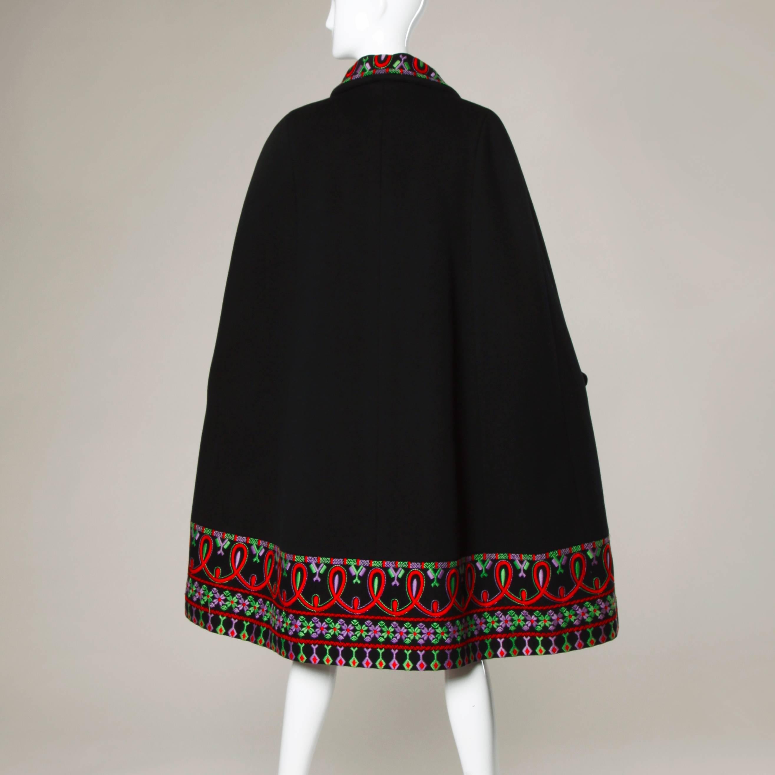 1960s Vintage Wool Hand Embroidered Cape Coat In Excellent Condition In Sparks, NV