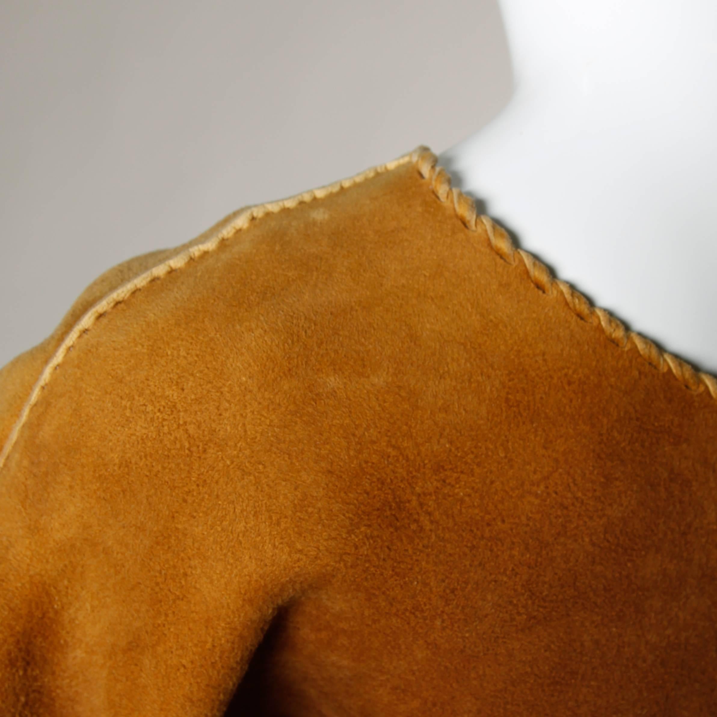 Traditionnellement fabriqué à la main, manteau vintage amérindien à franges en peau de daim en vente 4