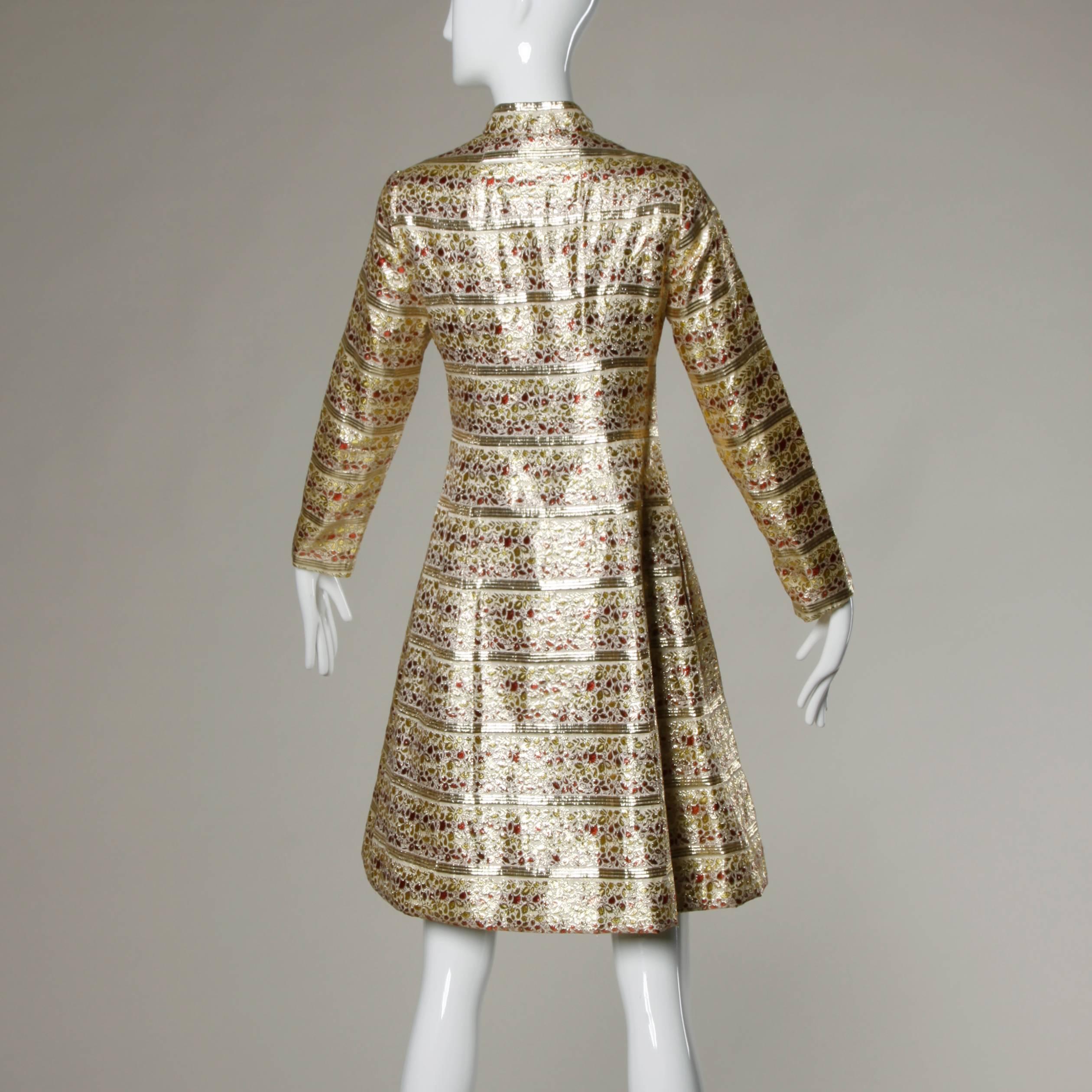 Manteau vintage en brocart métallisé avec strass Saks Fifth Avenue, années 1960 en vente 1