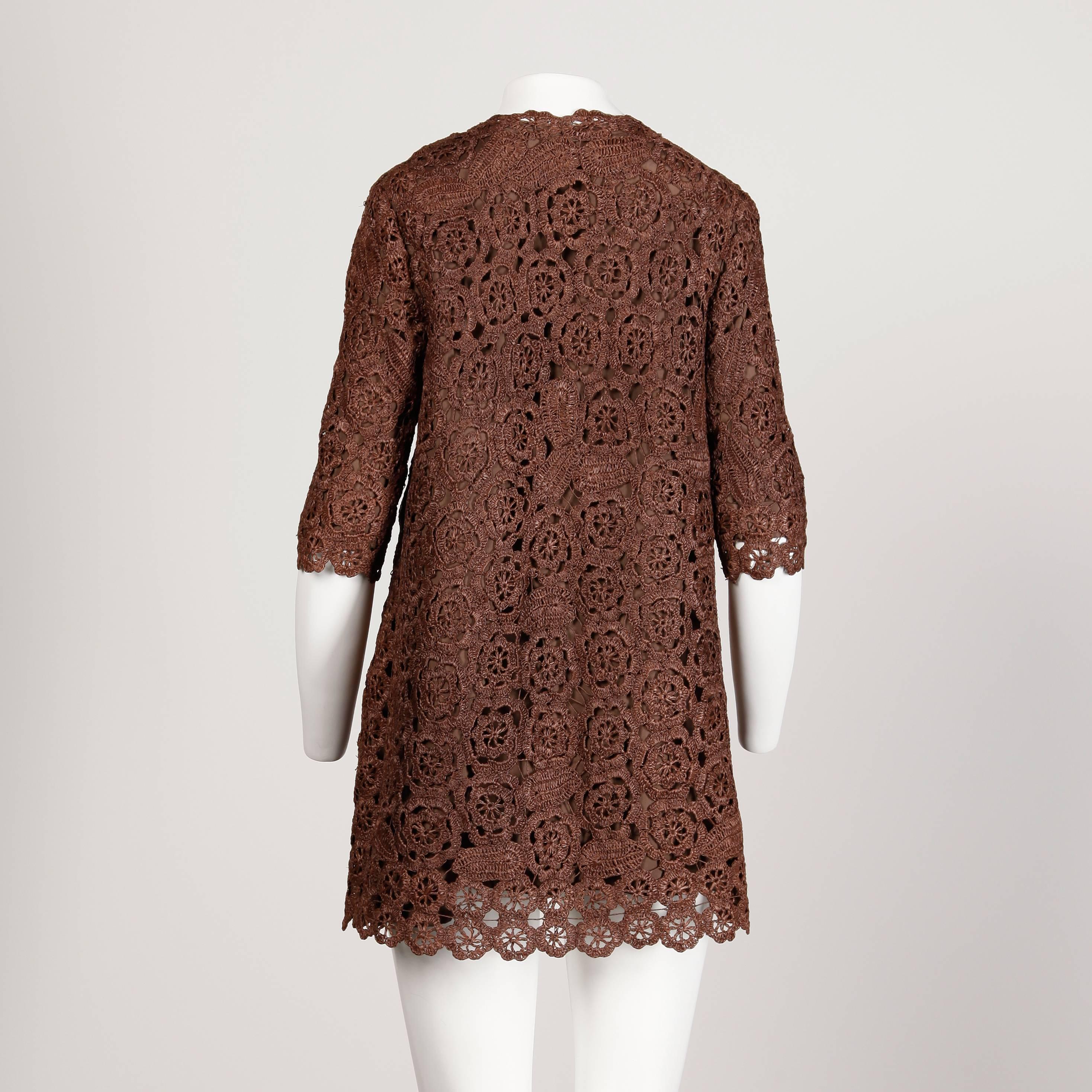 1960s Brown Scalloped Hand Crochet Raffia Lace Jacket or Coat In Excellent Condition For Sale In Sparks, NV