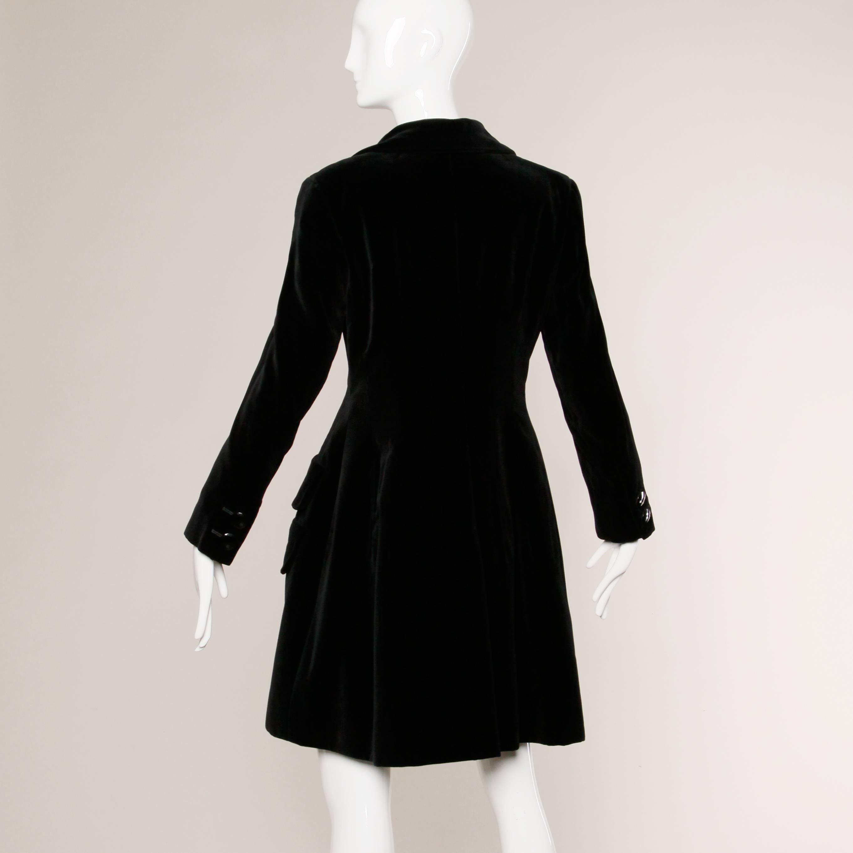 Gorgeous vintage Valentino black velvet coat with shiny double breasted black buttons and pop up collar. Beautiful construction with front pockets.

Details:

Fully Lined
Pockets
Matching Belt
Shoulder Pads Sewn Into Lining
Front Button