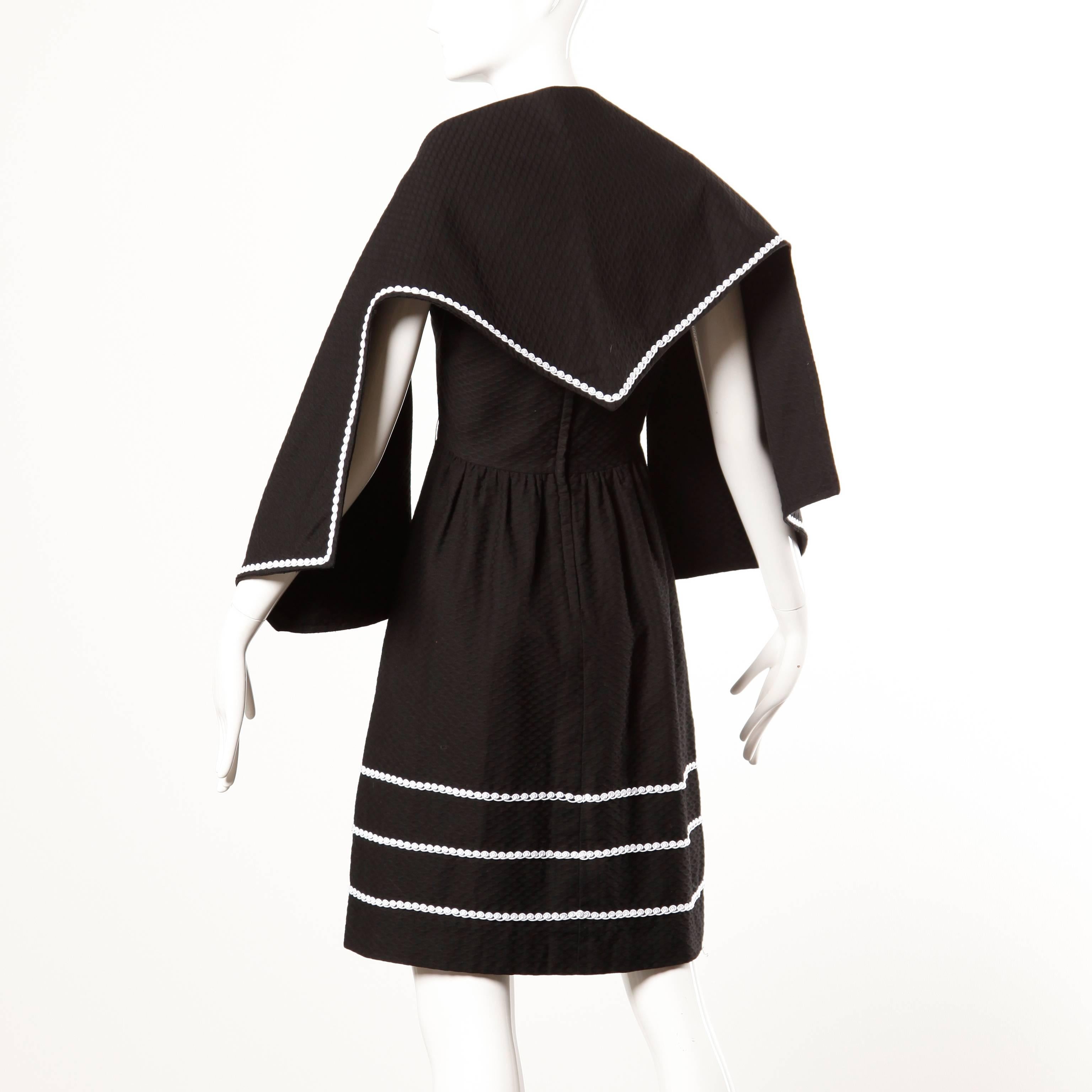 1960s Oscar de la Renta Vintage Black + White Dress + Wrap Ensemble In Excellent Condition In Sparks, NV