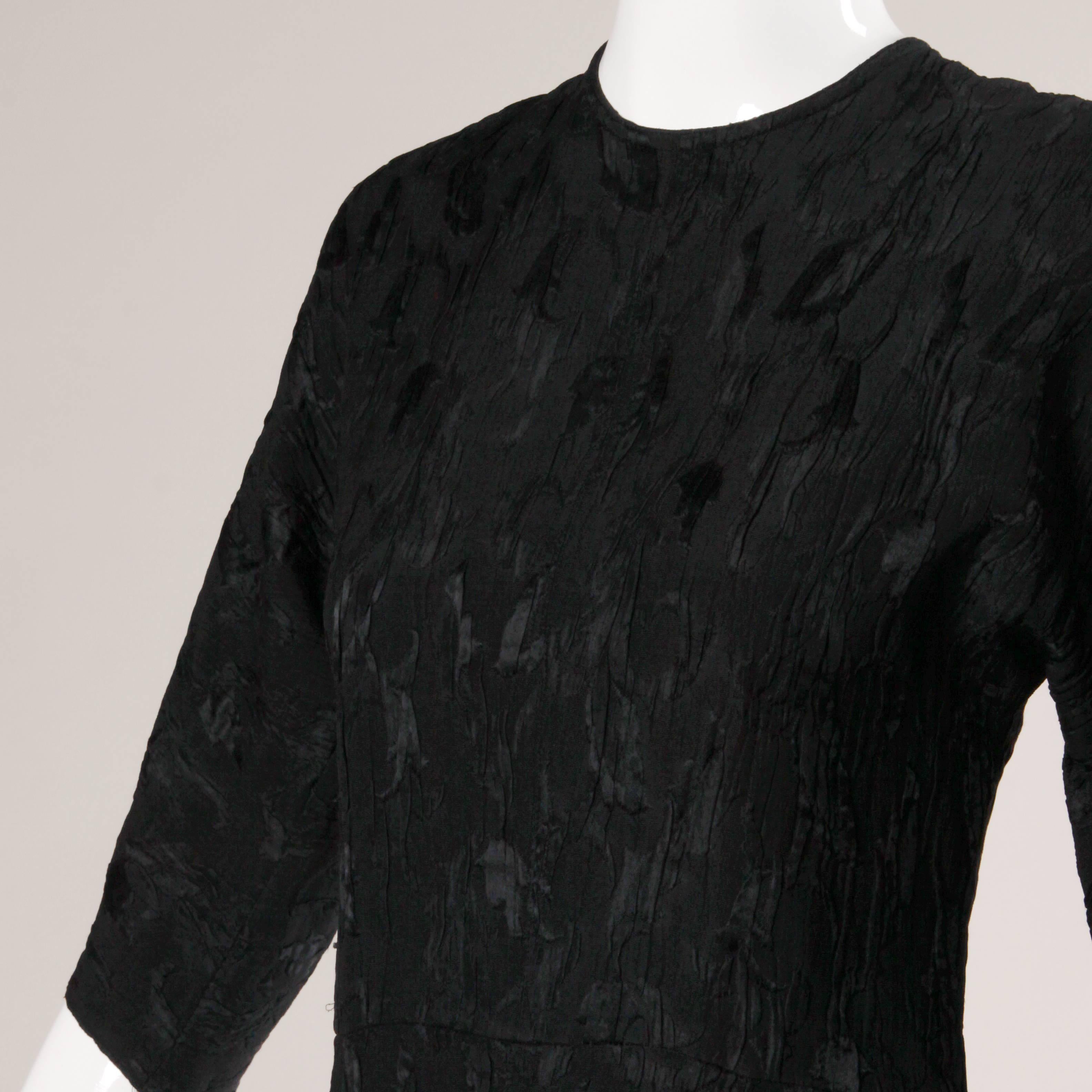 Gianni Versace pour Istante - Robe noire embossée noire vintage Pour femmes en vente