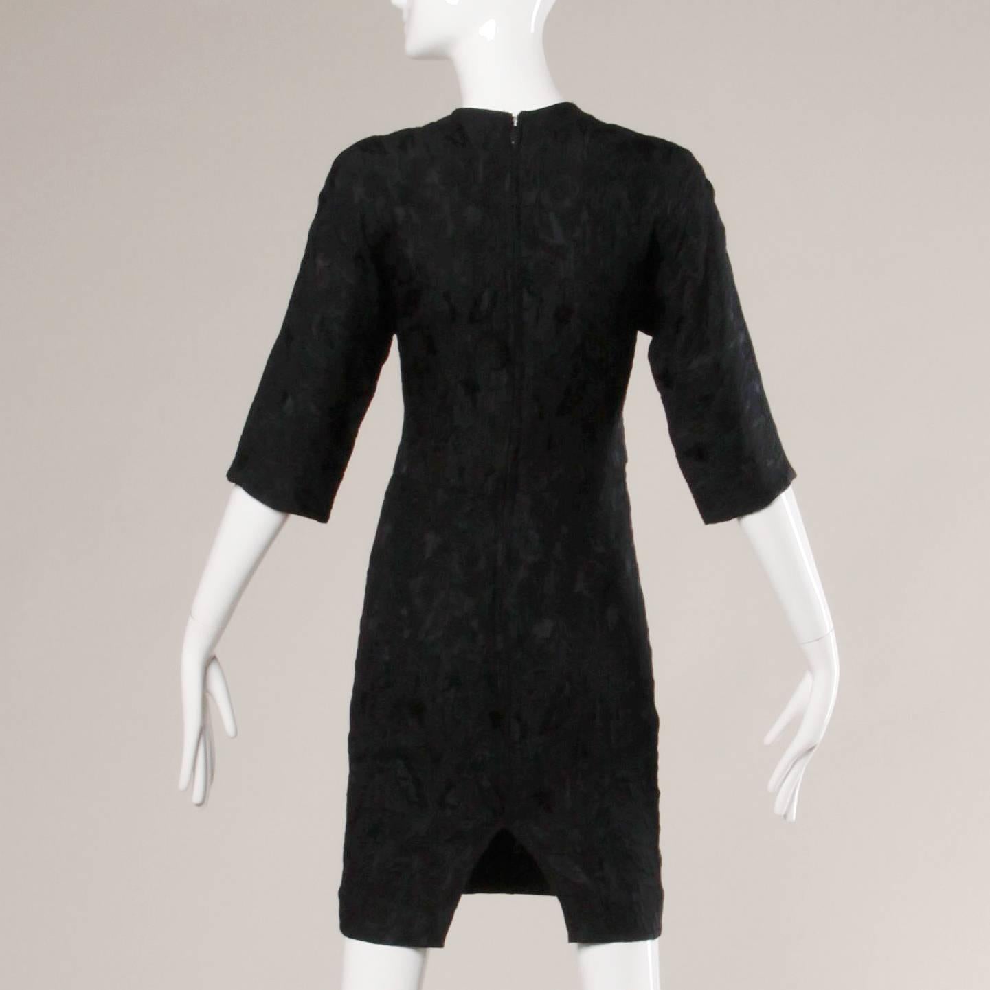 Noir Gianni Versace pour Istante - Robe noire embossée noire vintage en vente